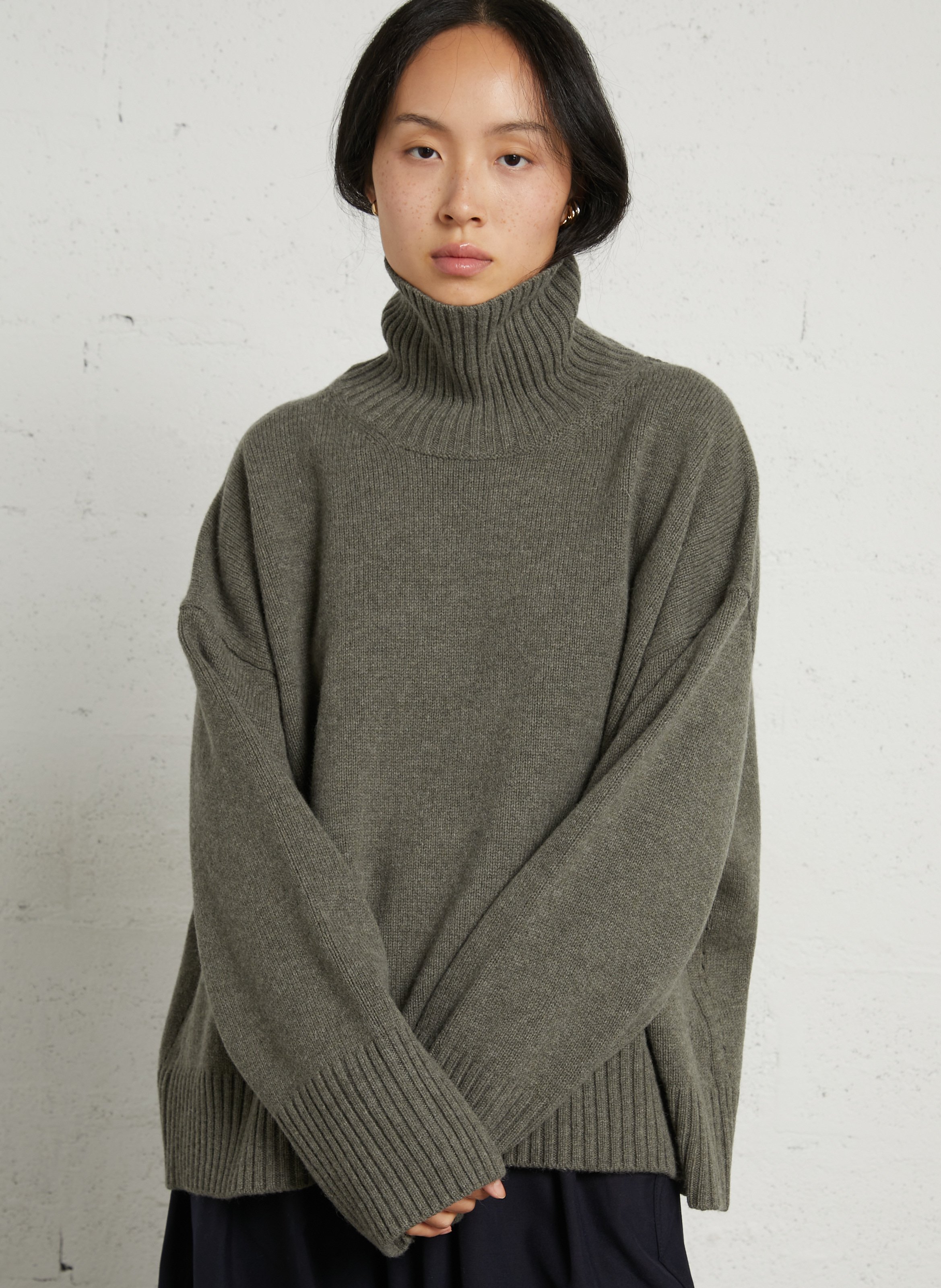 Gerader Pullover mit Rollkragen aus Wolle SOEUR