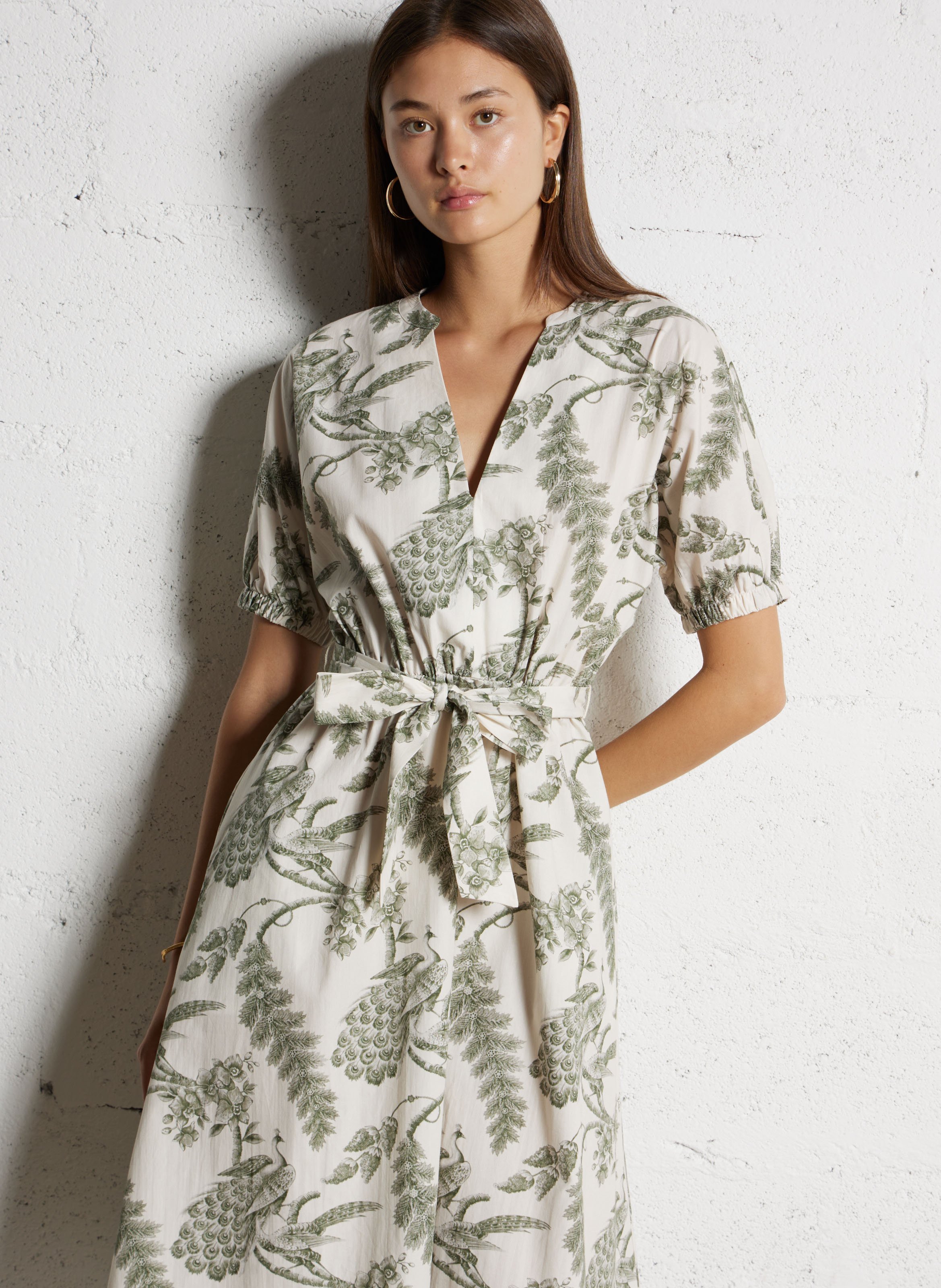 Halflange, katoenen jurk met V-hals MAISON 123 Kaki