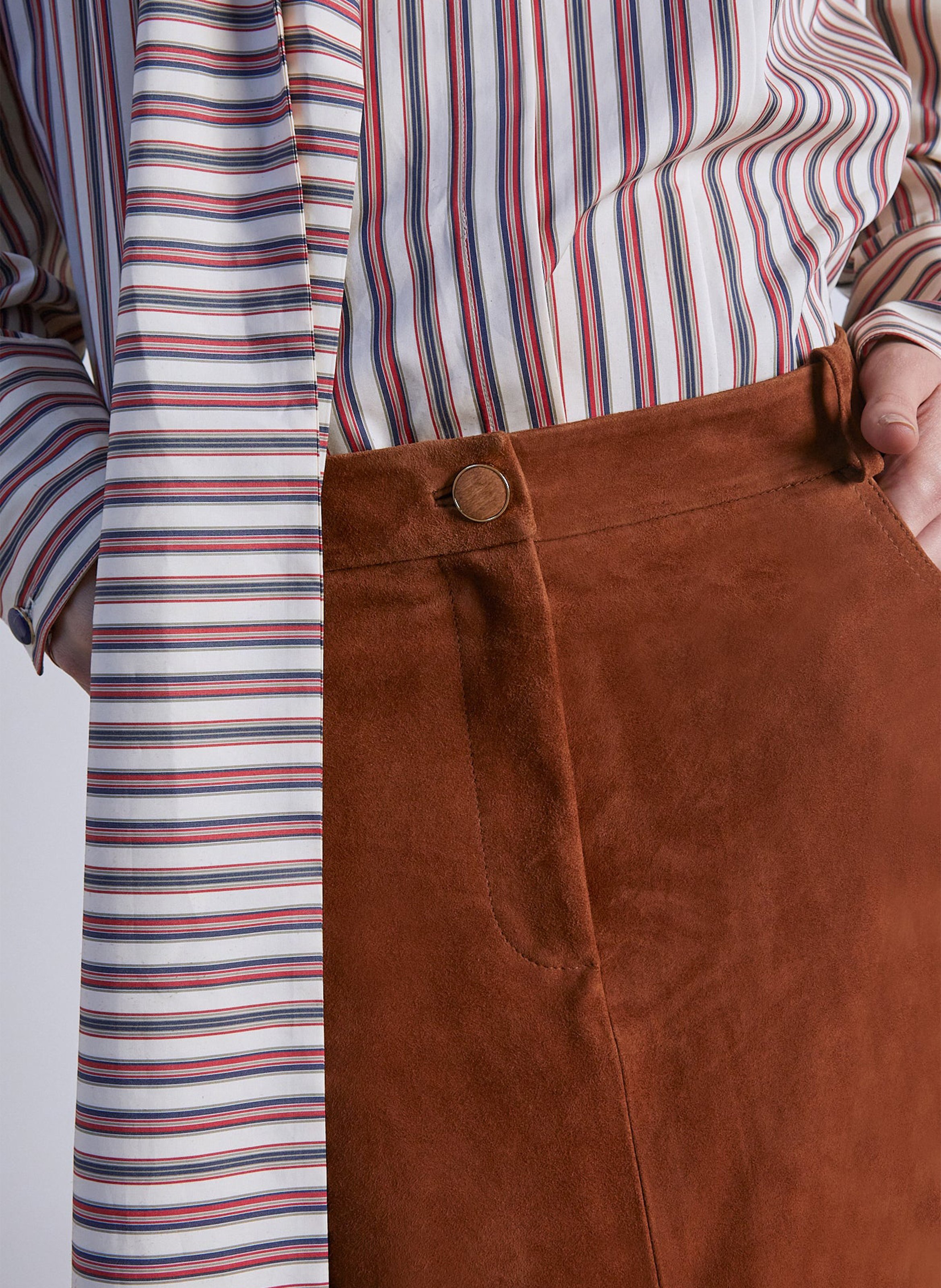 Jupe midi droite en cuir suédé  THE LABEL EDITION Marron