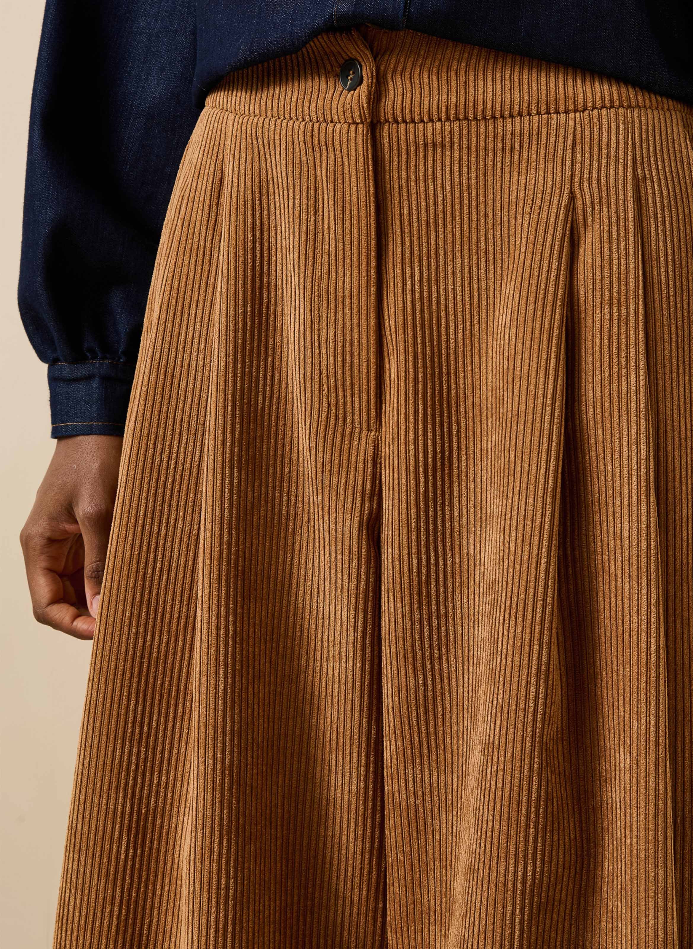 Weit geschnittene Cordhose LA FEE MARABOUTEE Braun