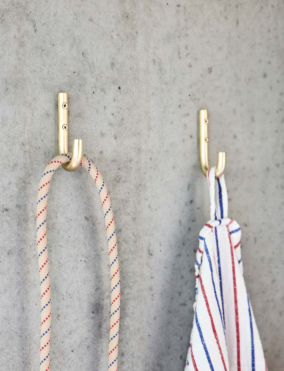 Set of 2 metal coat hooks OYOY LIVING DESIGN Green