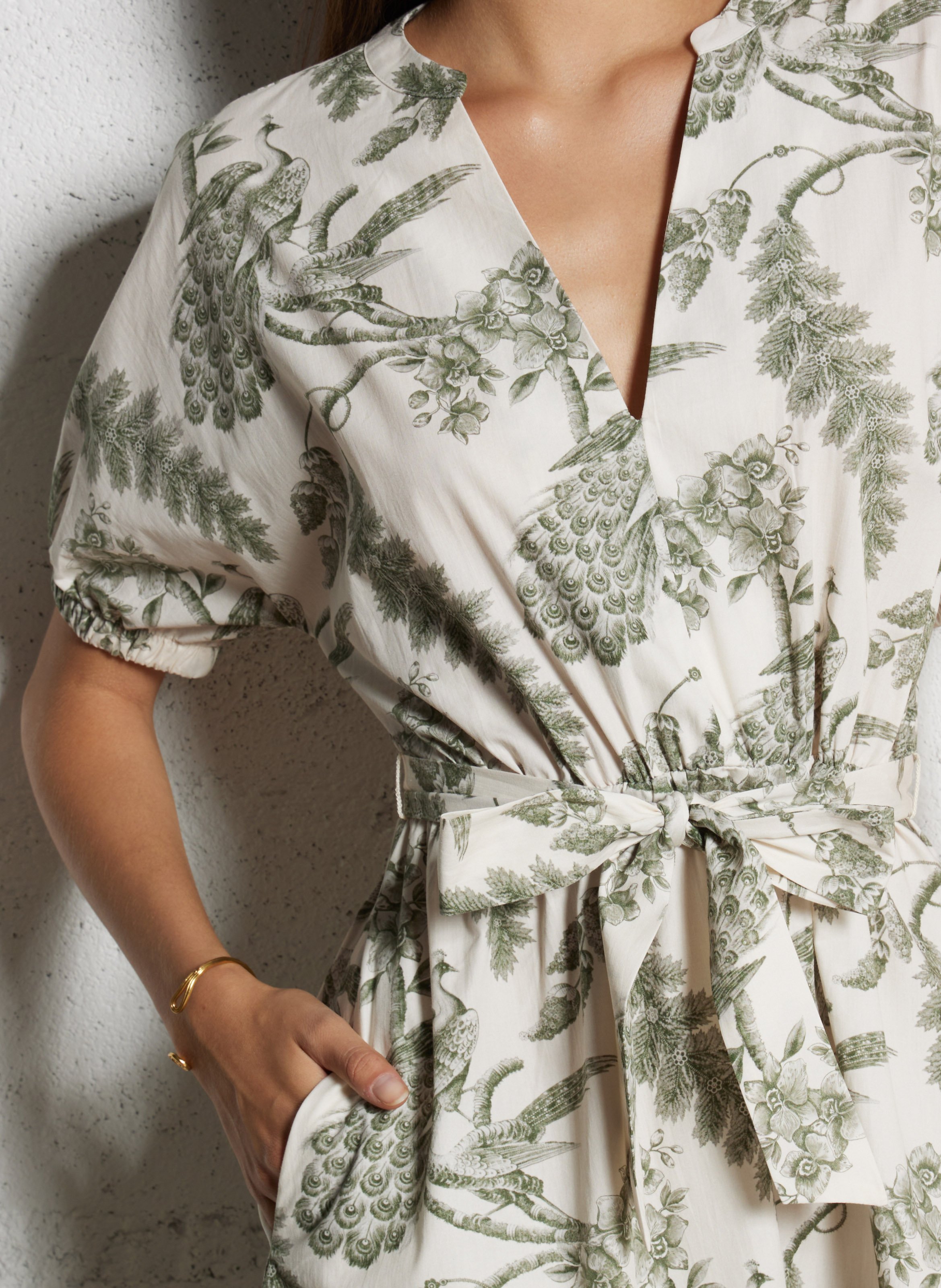 Halflange, katoenen jurk met V-hals MAISON 123 Kaki