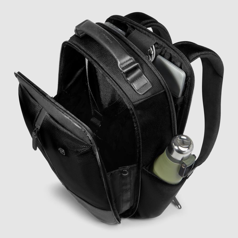 Travel laptop backpack with shockproof and RFID protection. PIQUADRO Black