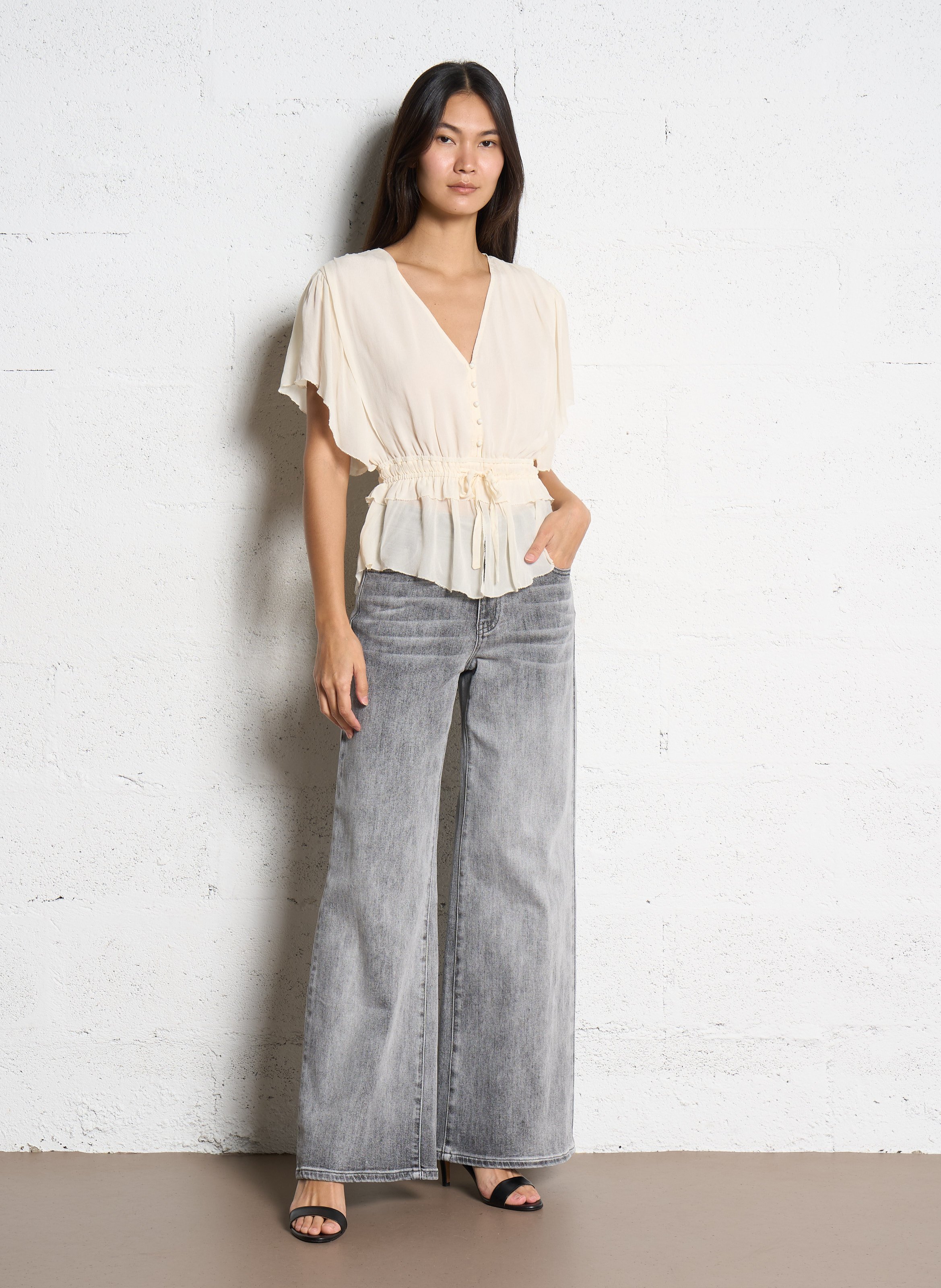 Bluse mit V-Ausschnitt und kurzen, fließenden Ärmeln SUNCOO Weiss