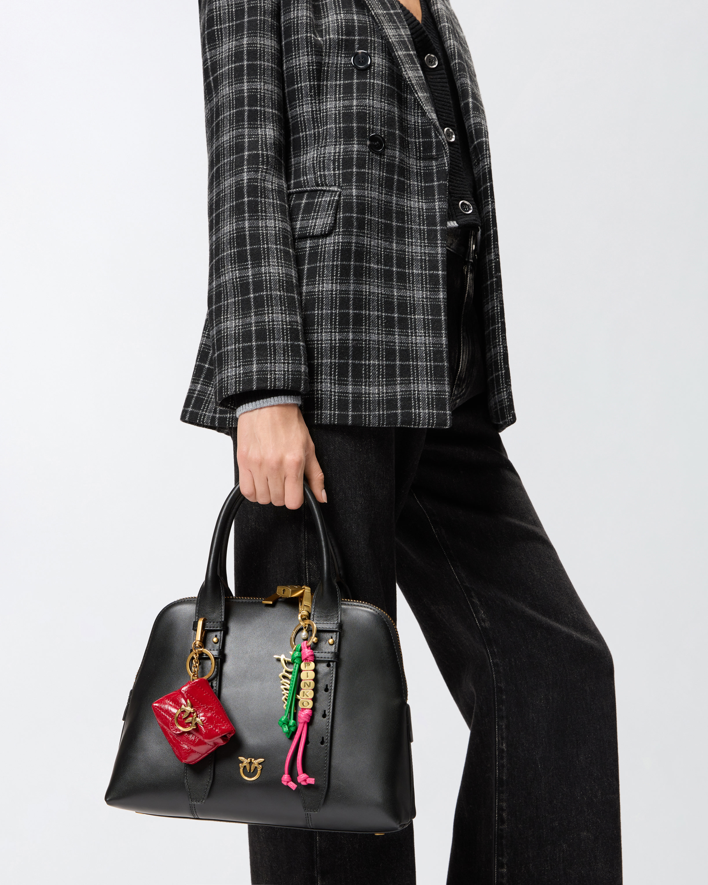 <p>Medium Escape Bag leather handbag</p> PINKO Black