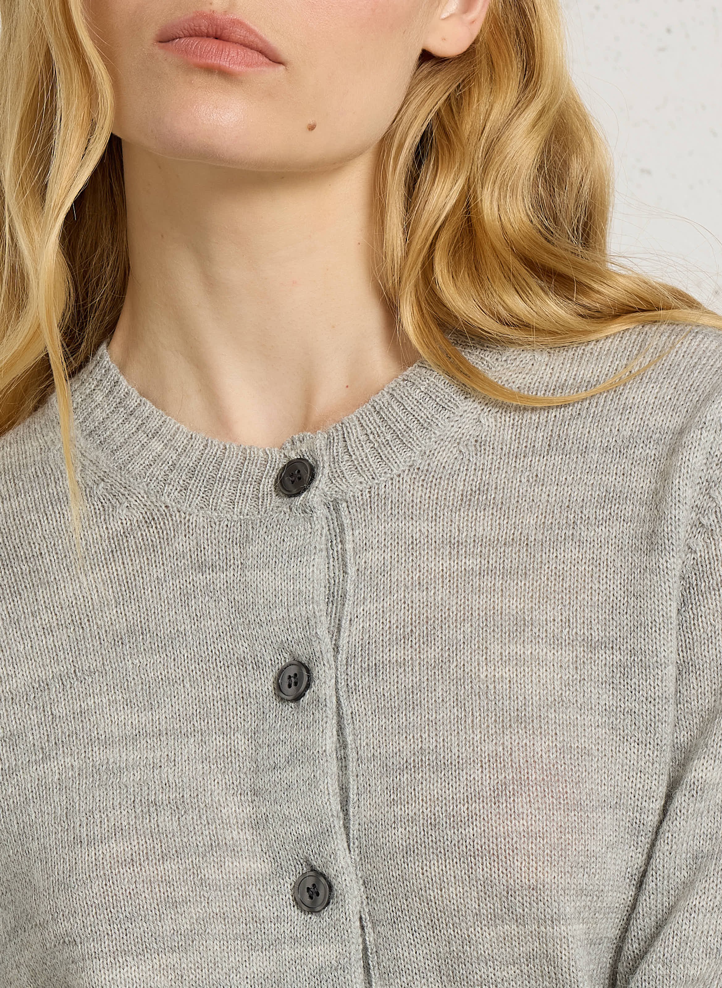 Gilet droit col rond en laine mérinos et alpaga SOEUR Gris