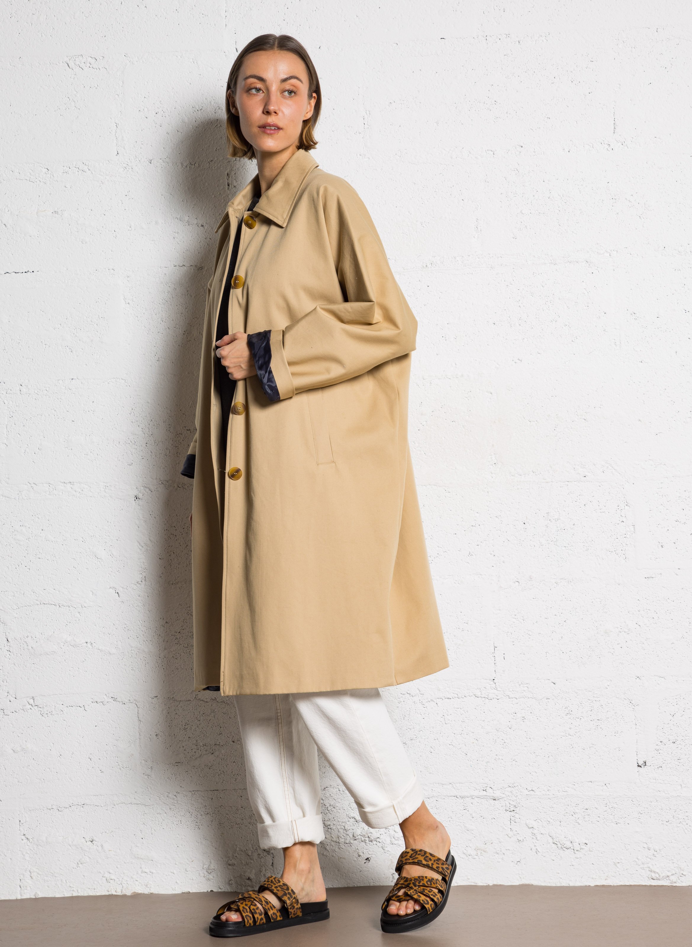 Aouda flat leather sandals - Look 2