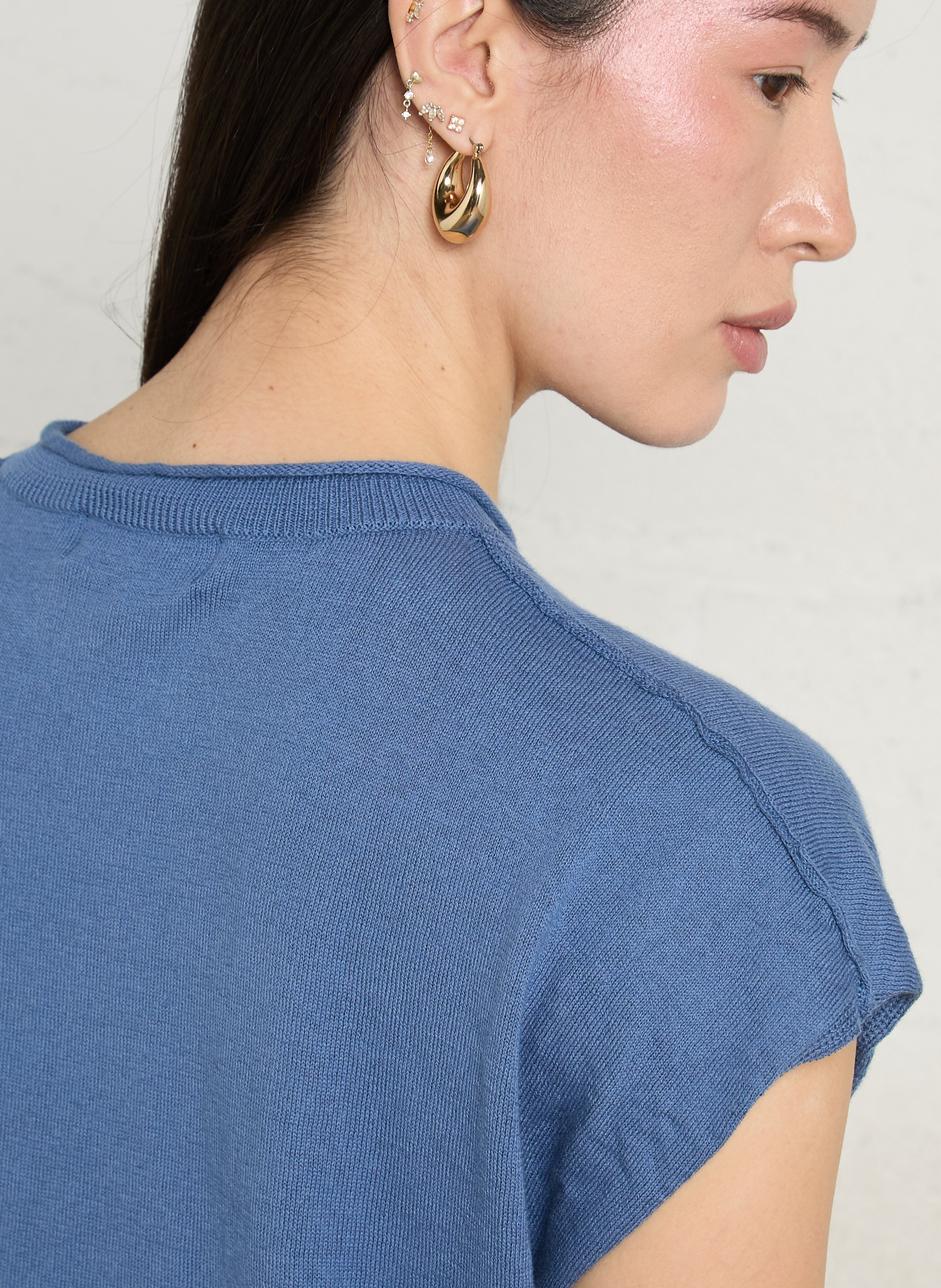 Oversized turtleneck sweater in organic cotton. MAISON ANJE Blue