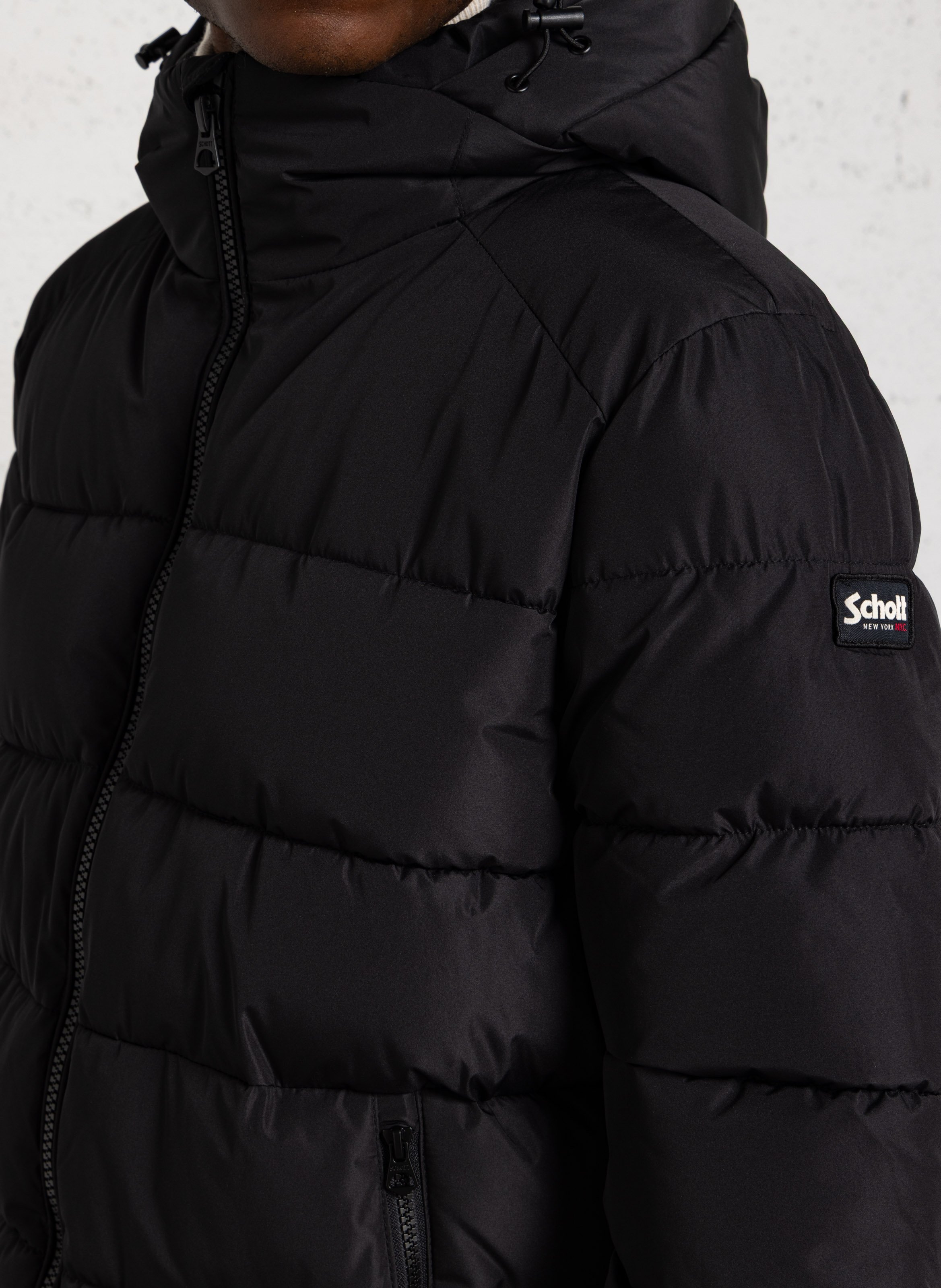 Gerade geschnittene Steppjacke mit Kapuze SCHOTT Schwarz