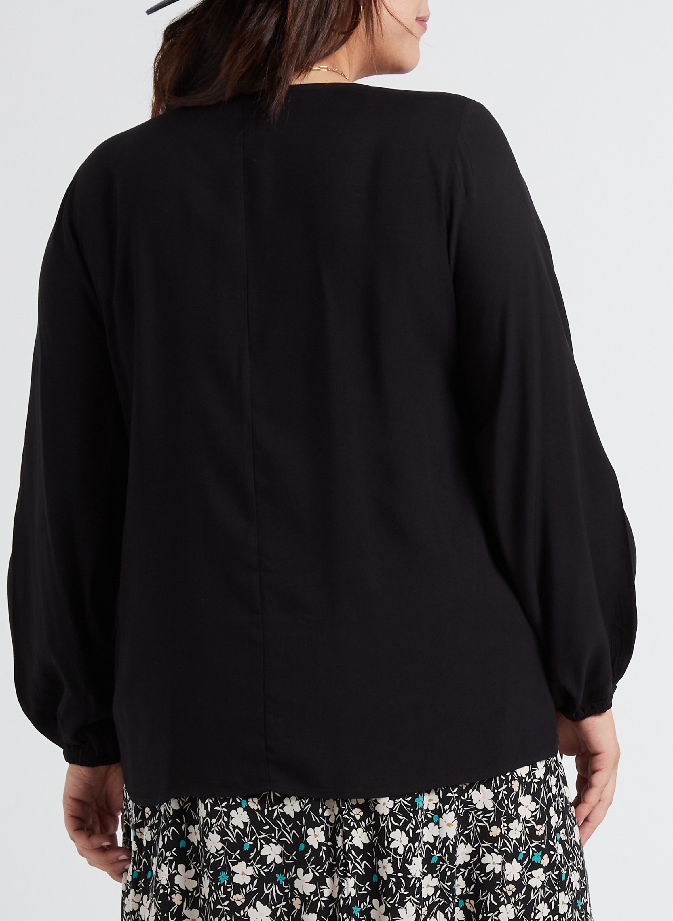 Fluid printed V-neck top EVOKED Black