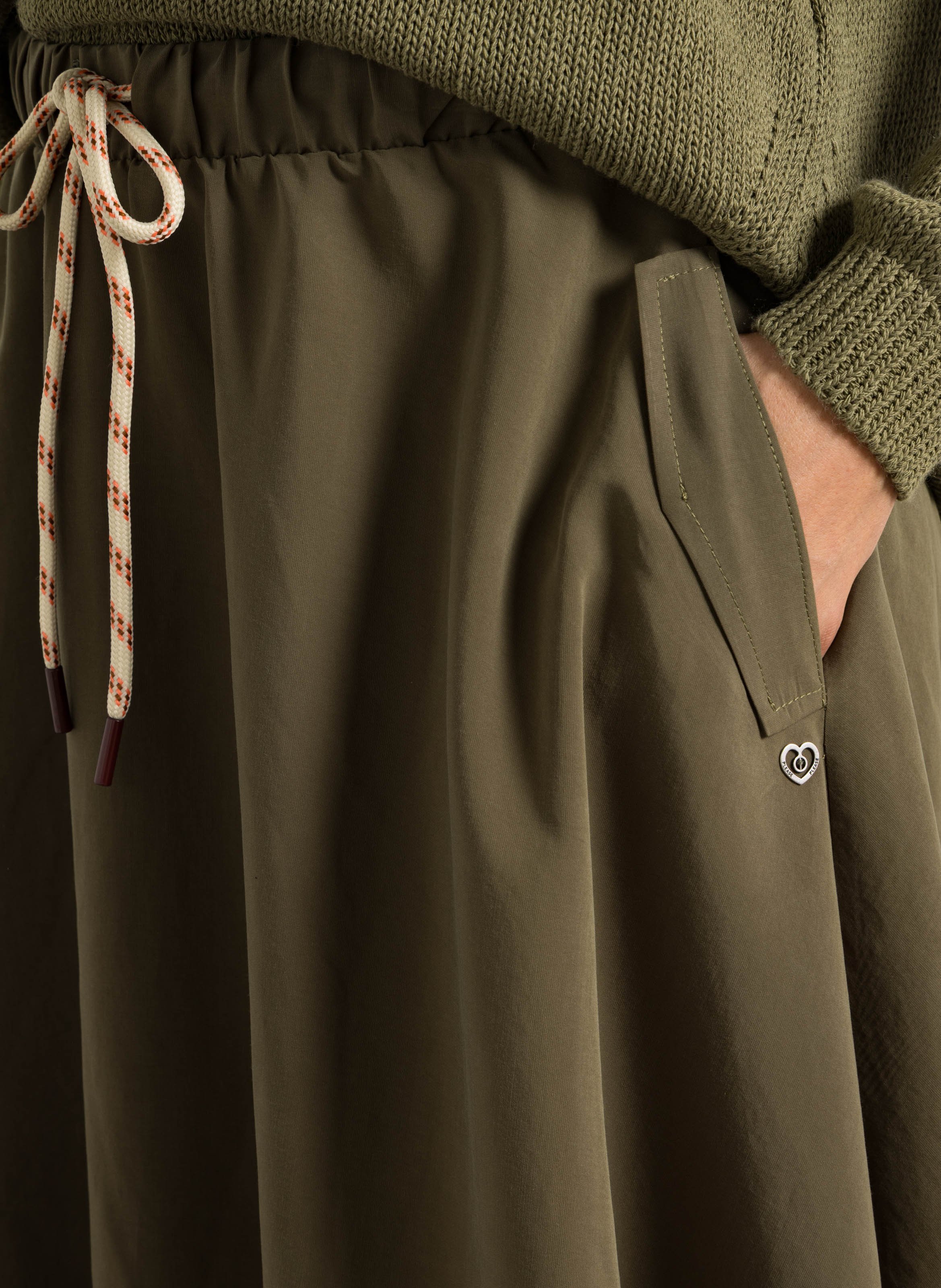 Ausgestellter Rock mit elastischer Taille in Uni PLEASE Khaki