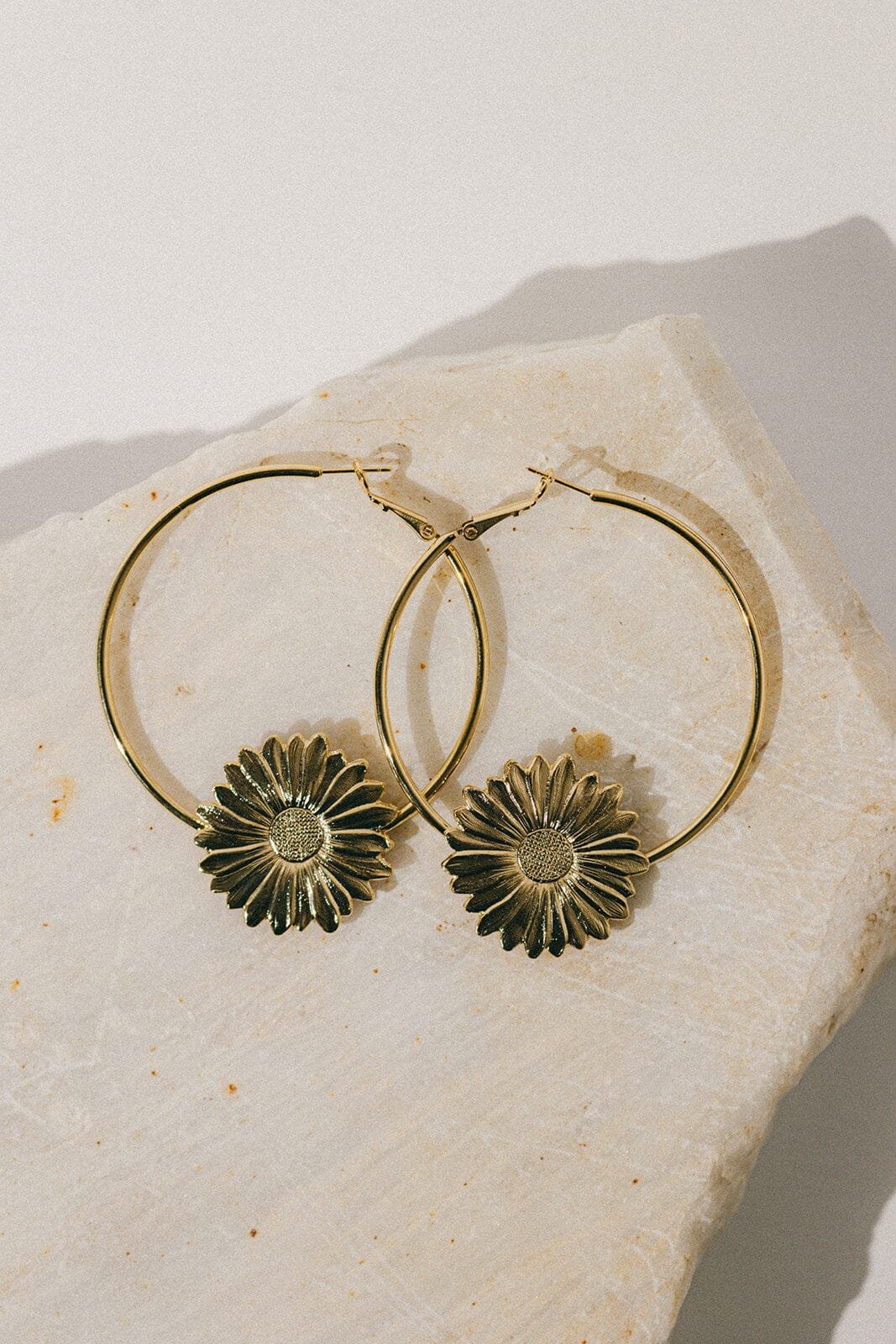 Silver-plated flower hoop earrings Golden