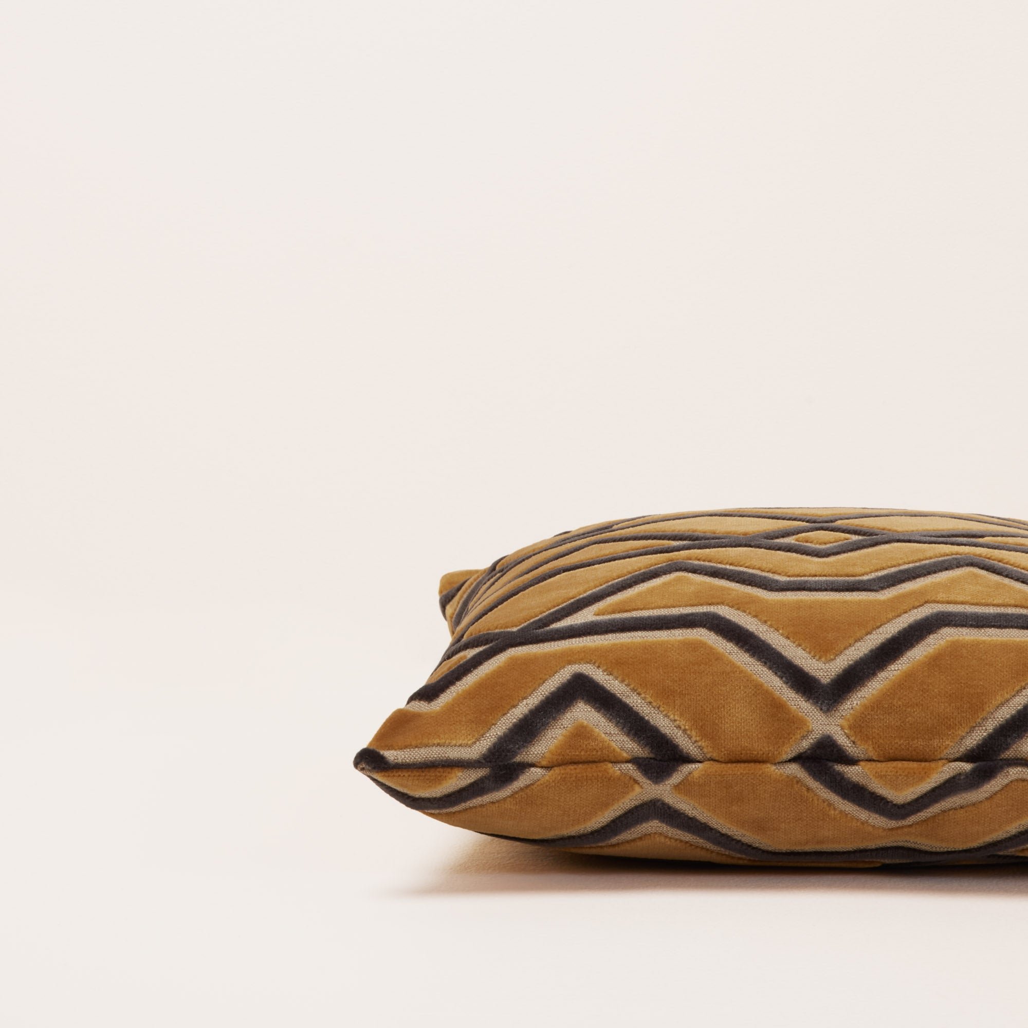 KUMBO - Linen cushion cover MADURA Yellow