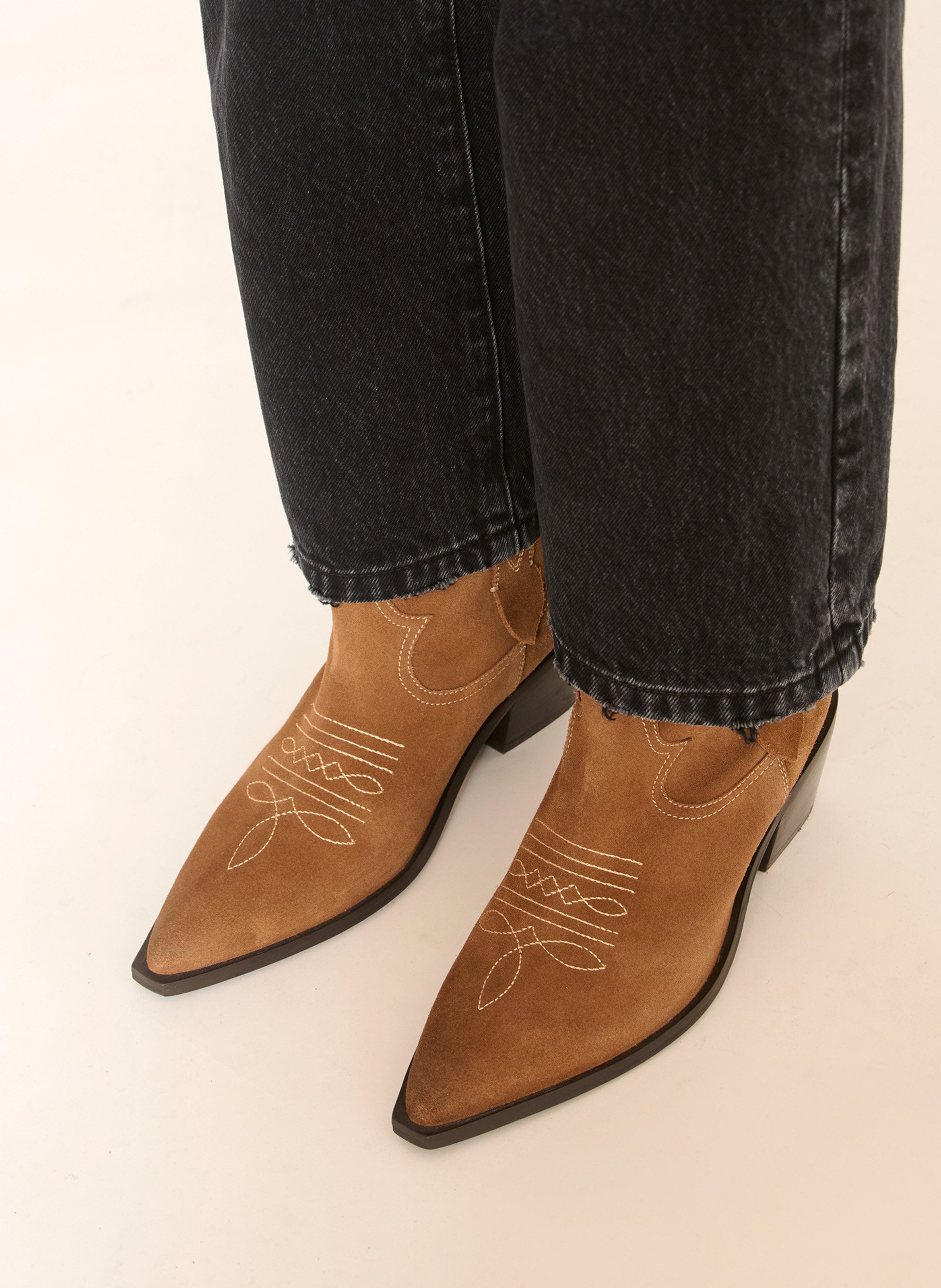 Western cut-out suede ankle boots MKT Brown