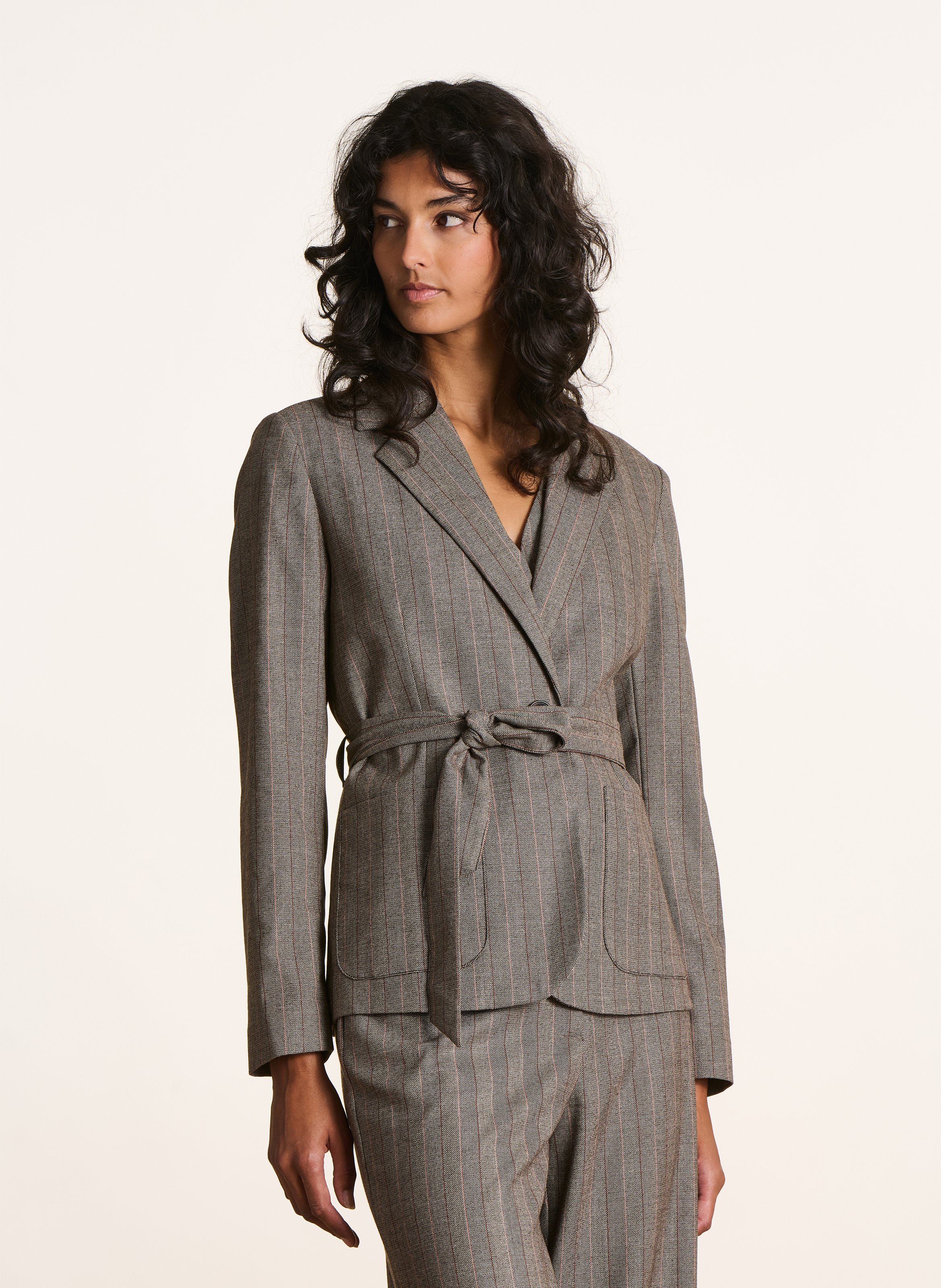 Getailleerde blazer met ceintuur en revers in strepen LA FEE MARABOUTEE Beige