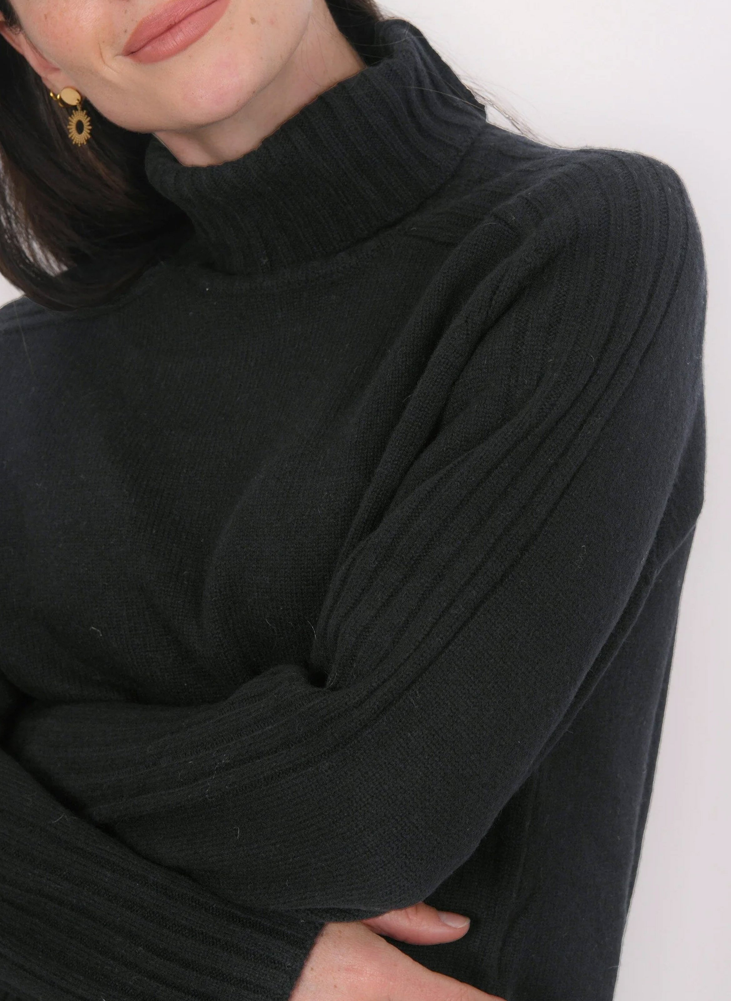 Oversize Rollkragenpullover aus Wolle und Kaschmir KOOKAI Schwarz