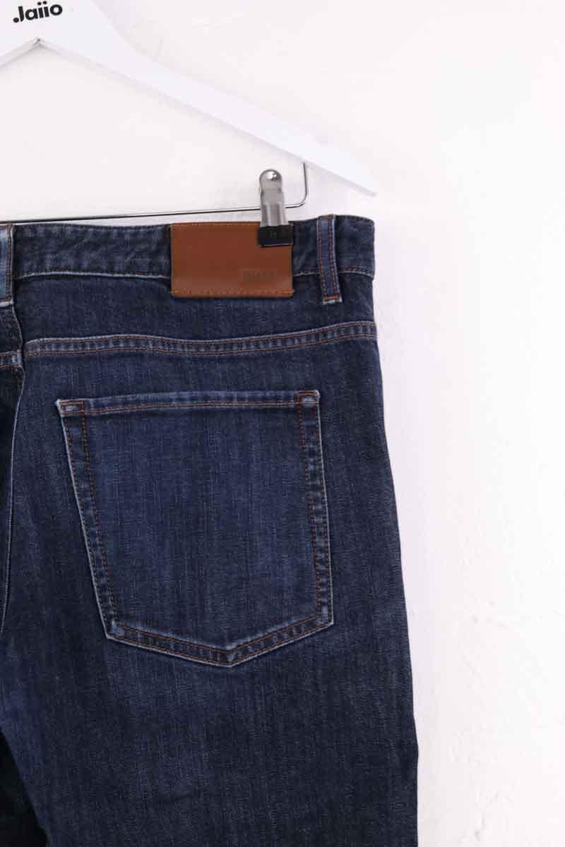 - Straight-leg jeans
- 5 pockets
- Straight cut
- Faded effect BOSS - SECONDE MAIN Blue