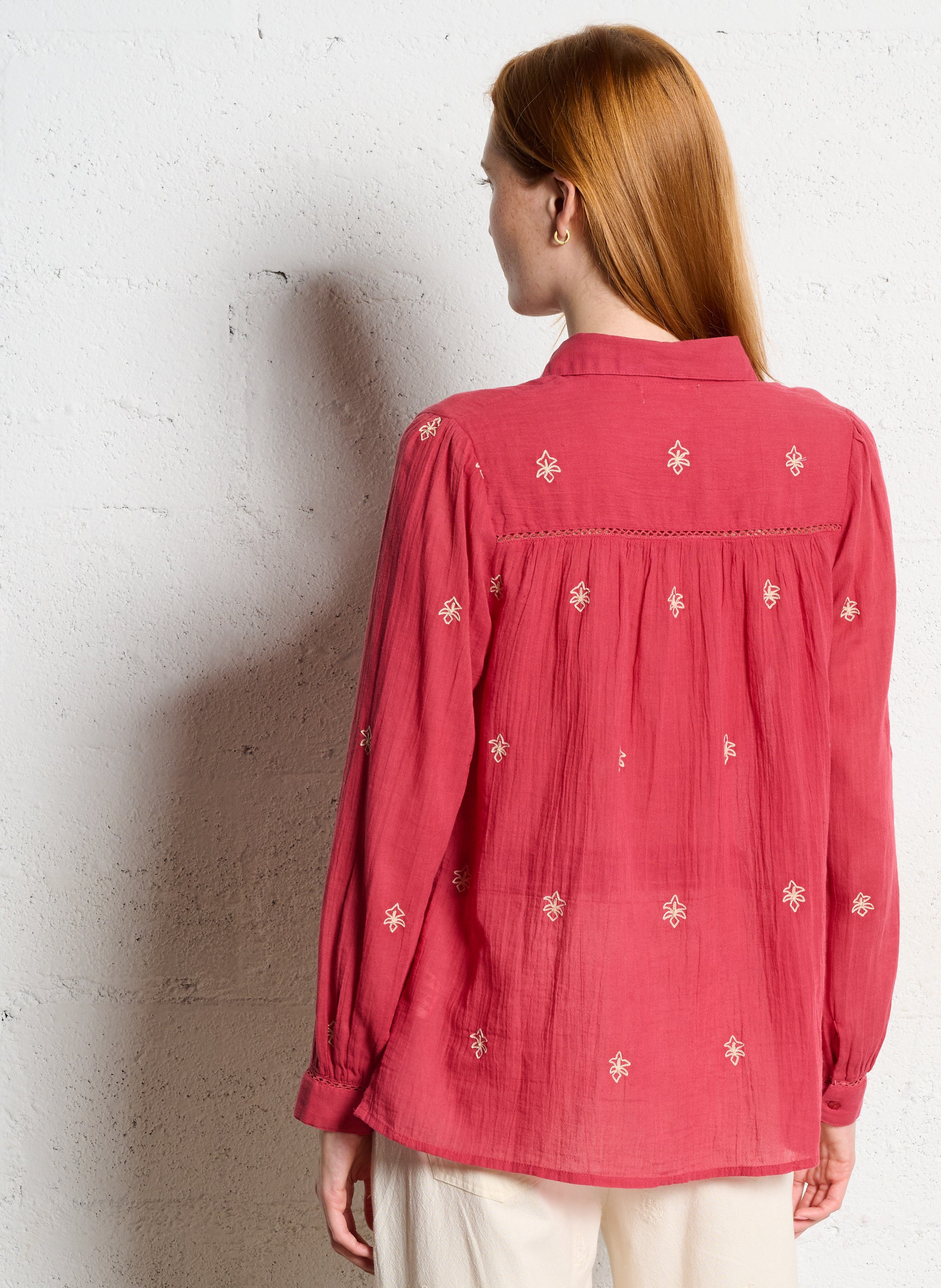 Gerades Baumwollhemd mit Stickerei MAISON HOTEL Rot