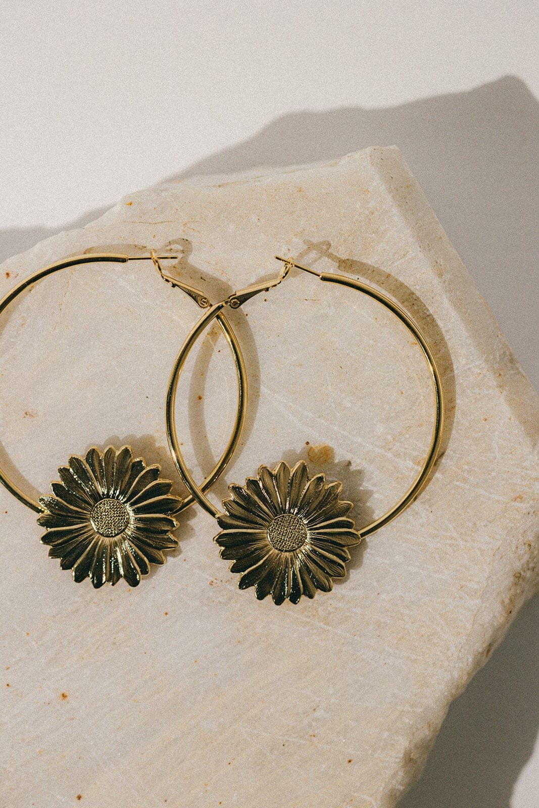 Silver-plated flower hoop earrings Golden