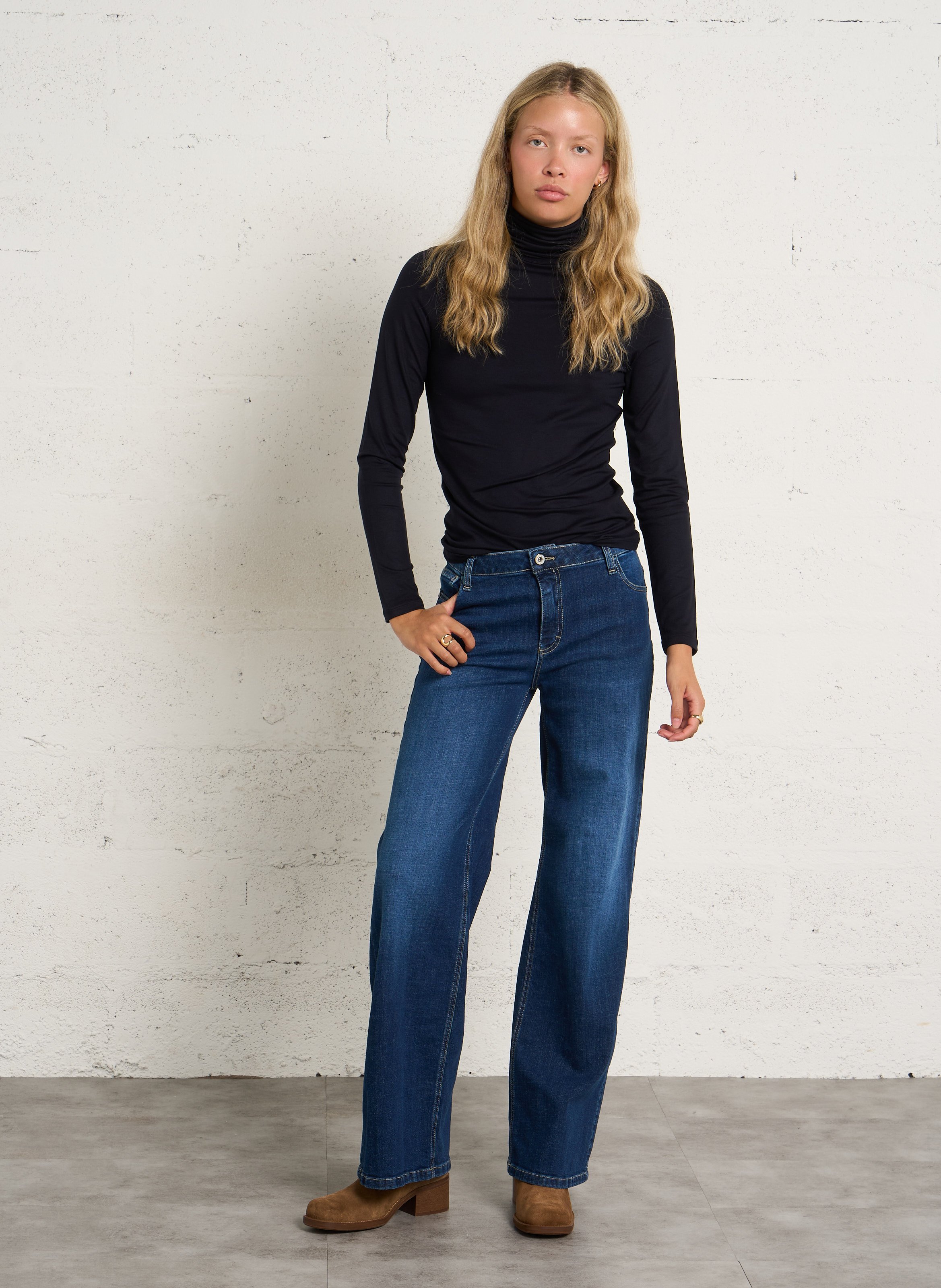 Straight turtleneck T-shirt MAJESTIC FILATURES Blue