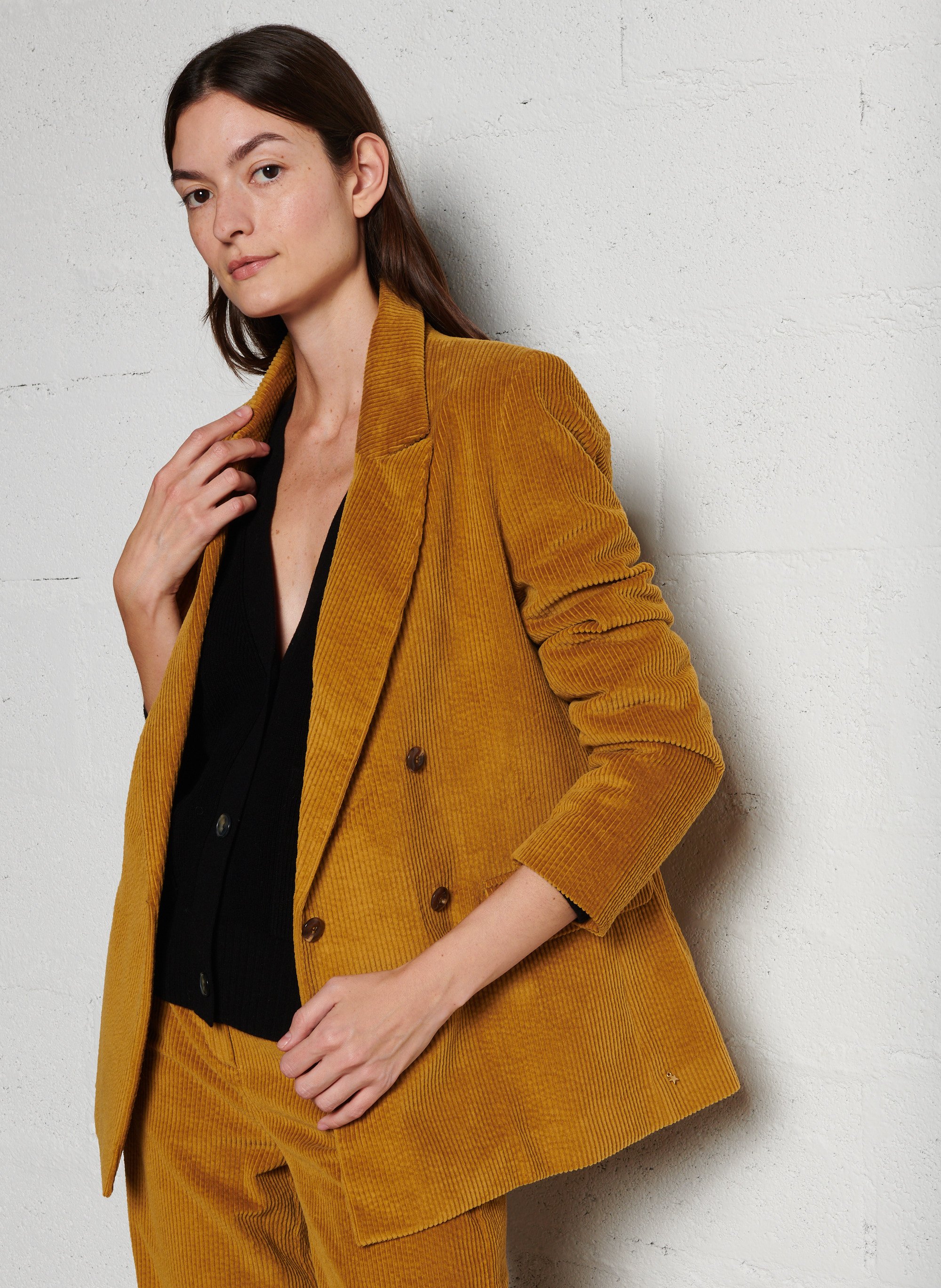 des-petits-hauts-femme-place-des-tendances