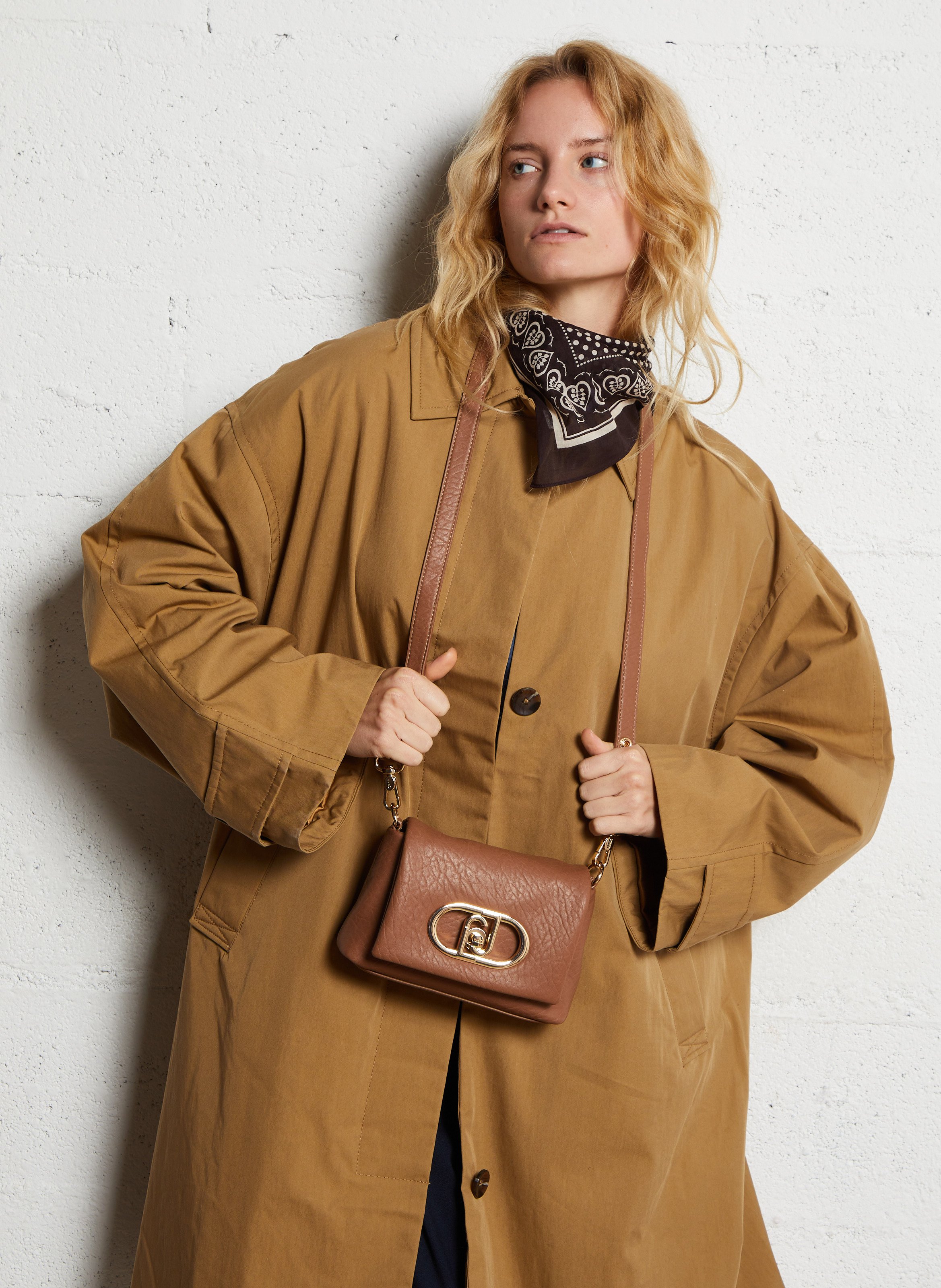 Sac bandoulière aspect cuir LIU JO Marron