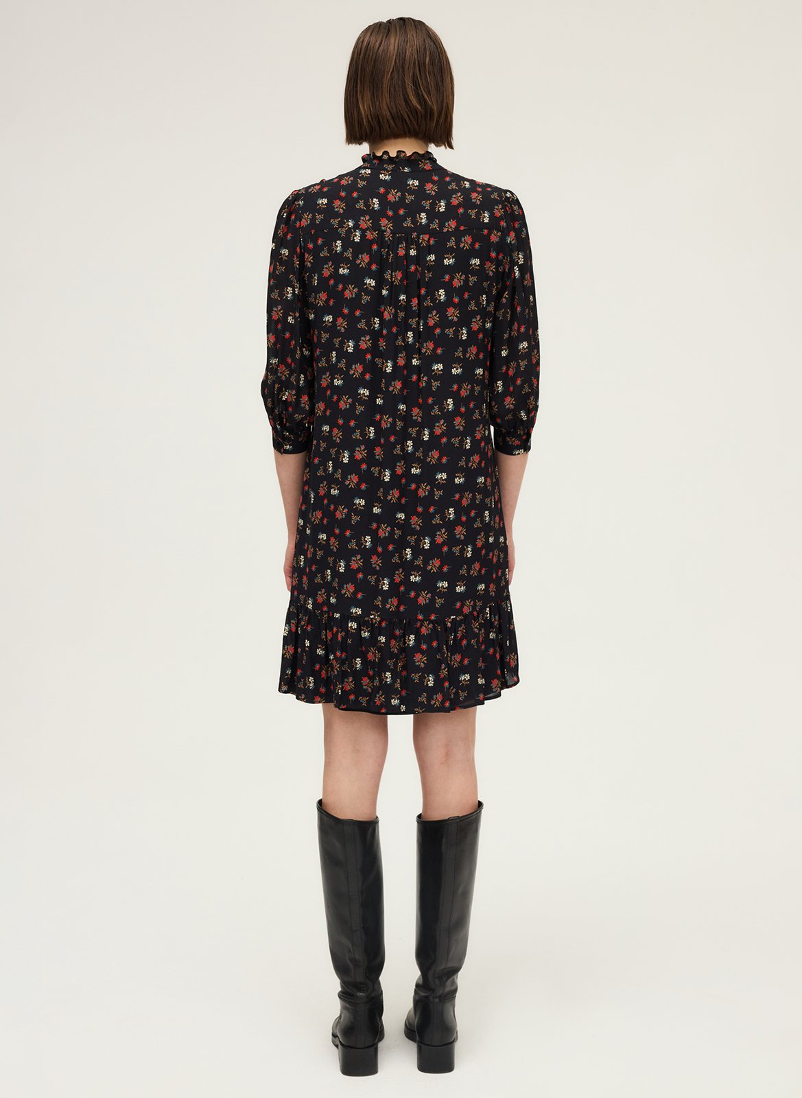 Korte jurk met bloemenprint en ruches bij de hals PABLO Zwart