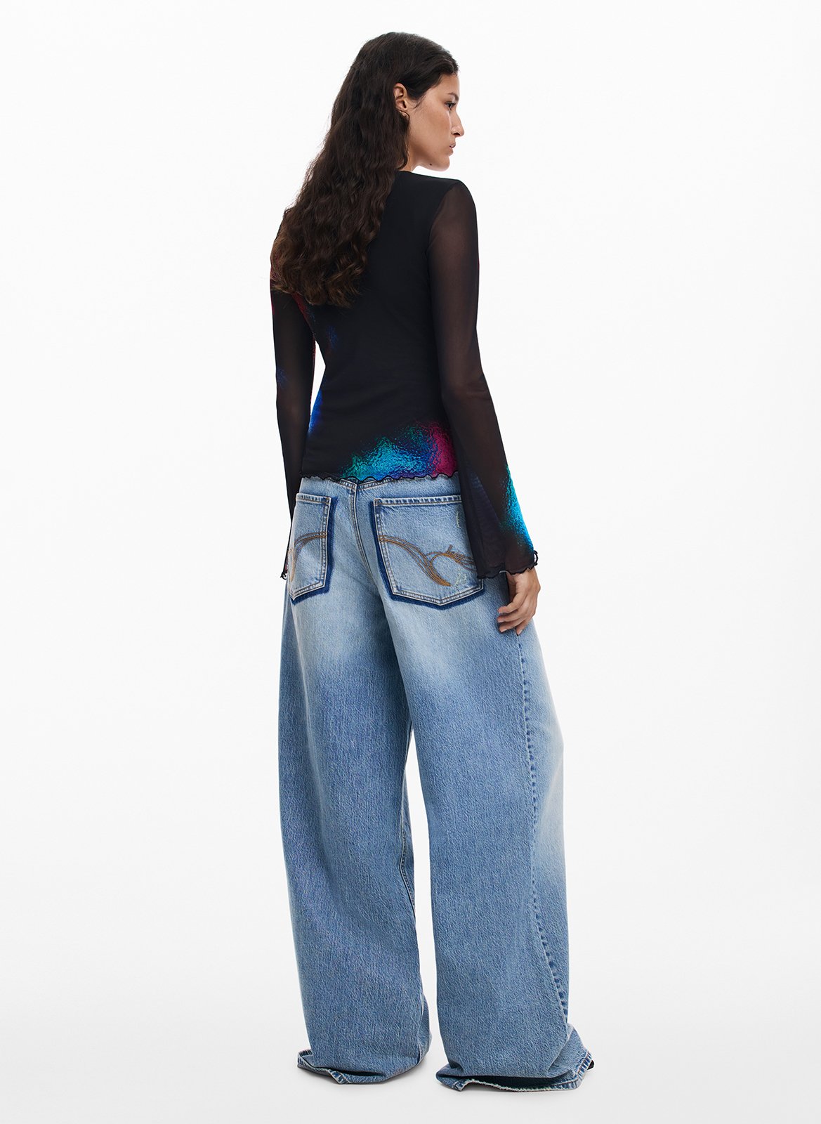 Top stampato a maniche a sbuffo DESIGUAL Nero