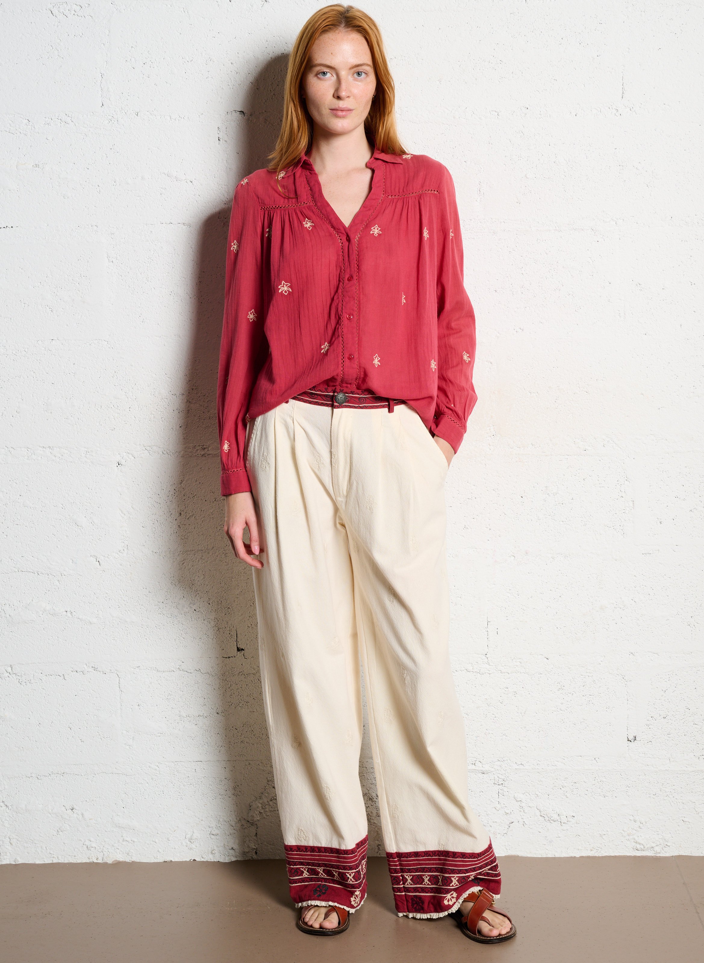 Gerades Baumwollhemd mit Stickerei MAISON HOTEL Rot