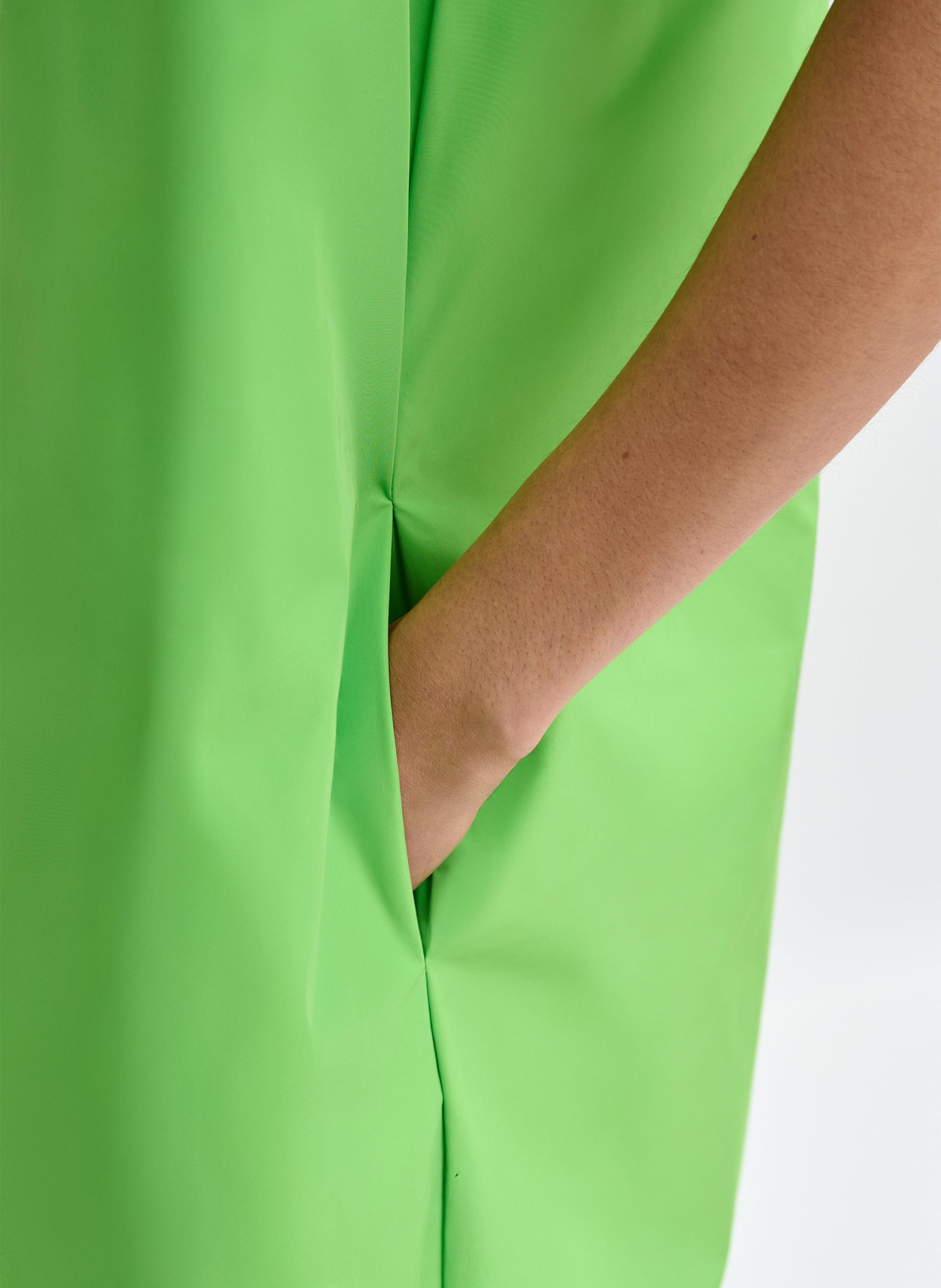 Robe courte col asymétrique ESSENTIEL ANTWERP Vert