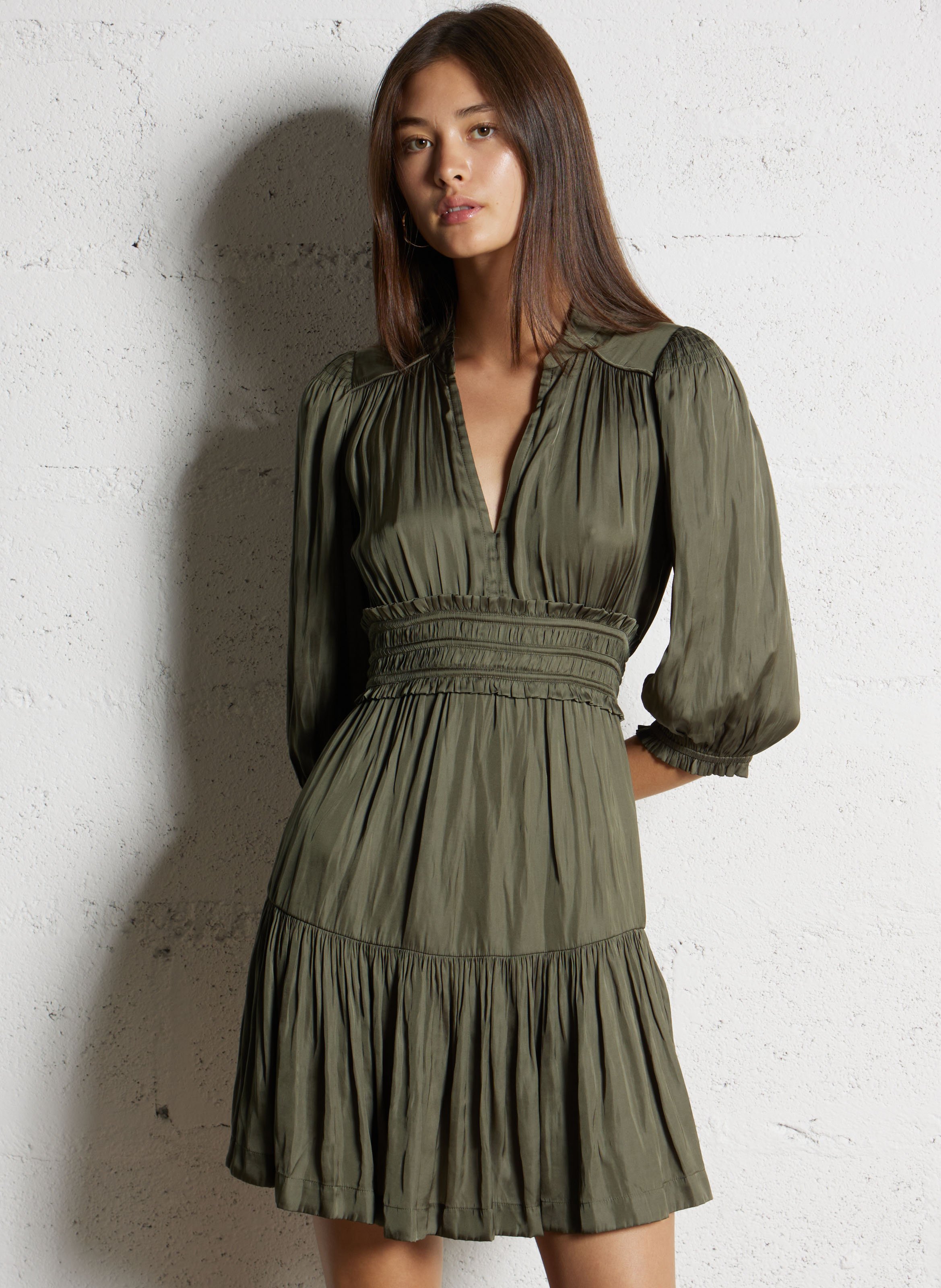 Robe courte froncée col tunisien en satin BA&SH