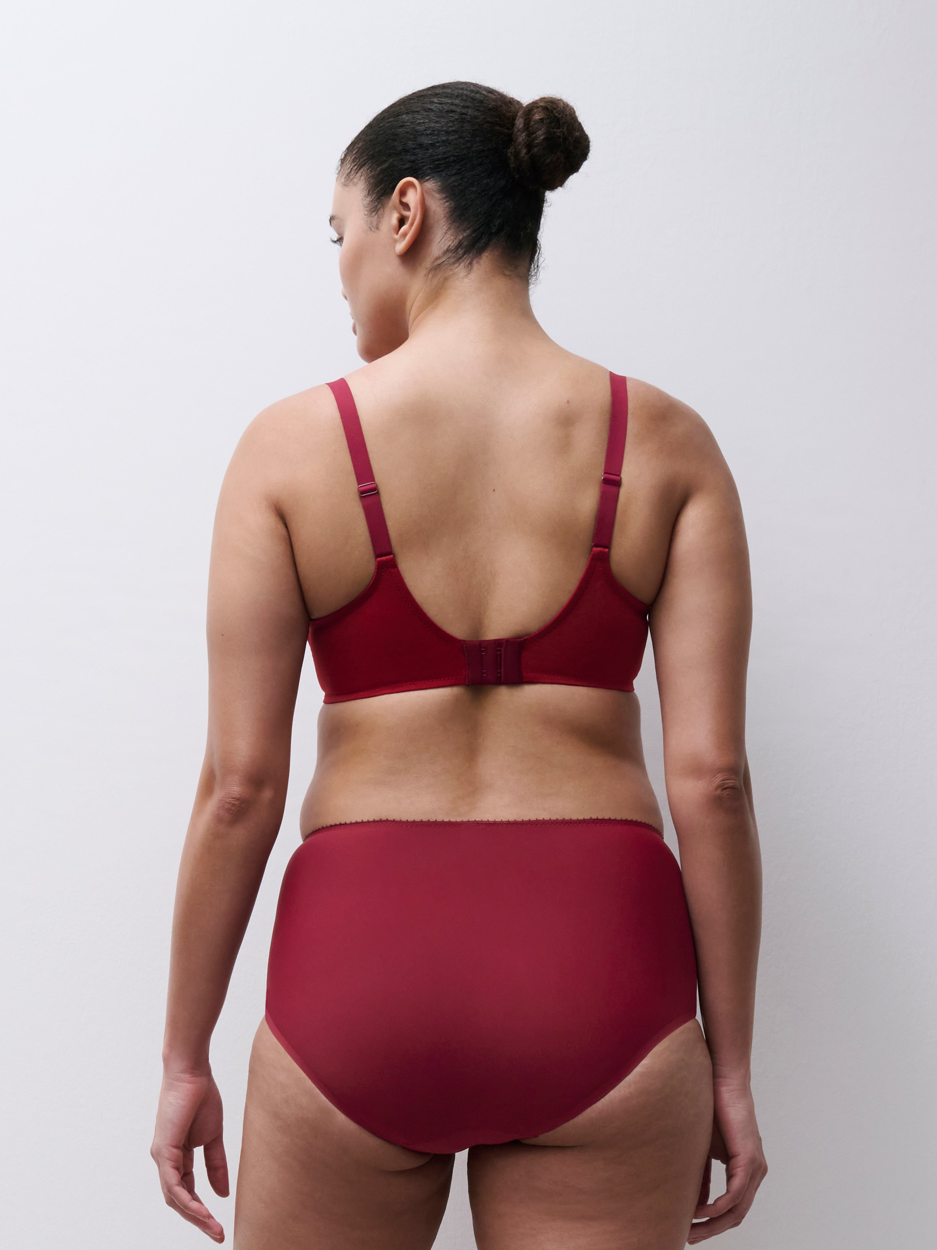 Memory foam full cup bra with embroidery CHANTELLE Red
