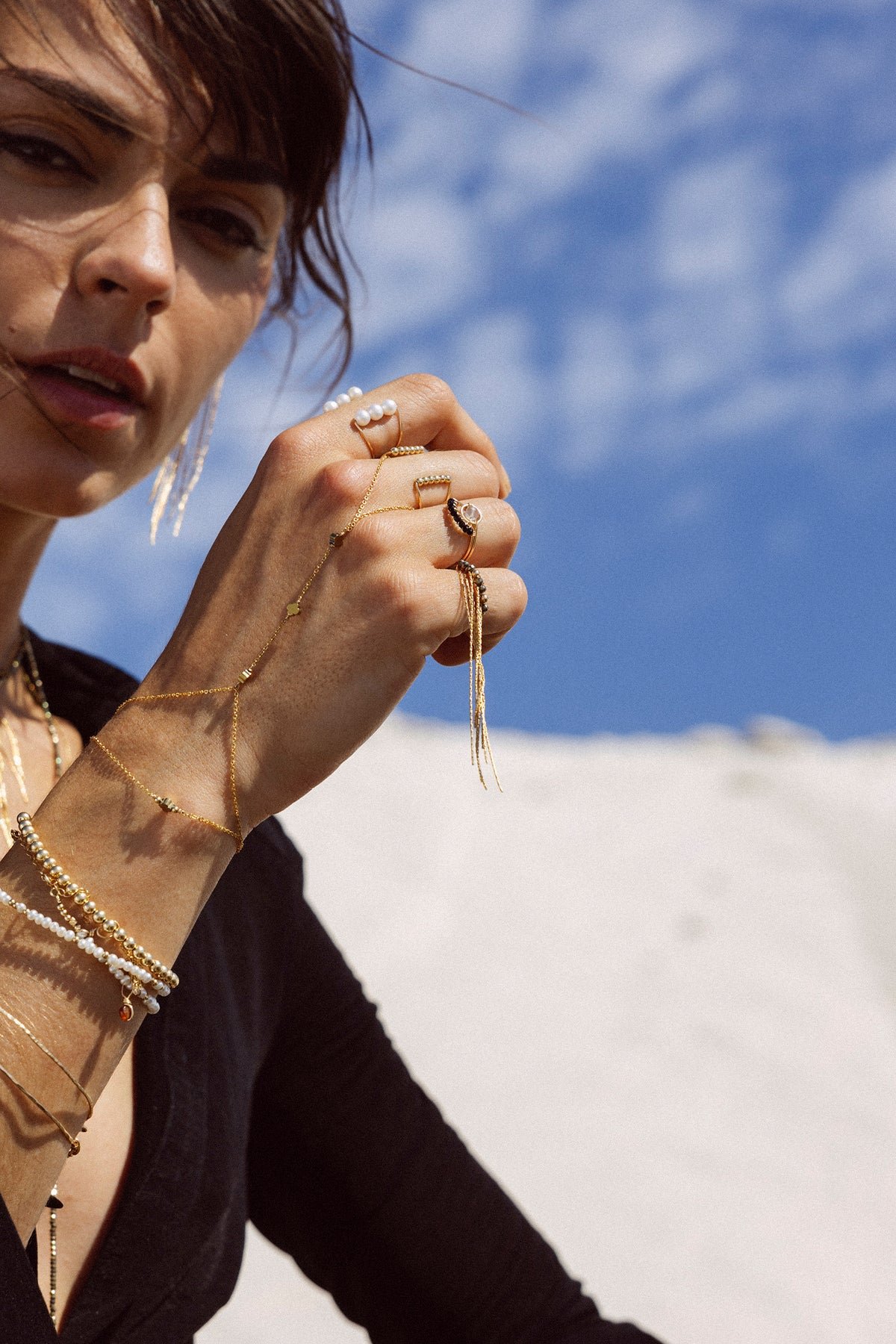 Amaya hand jewel - pyrite clover Golden