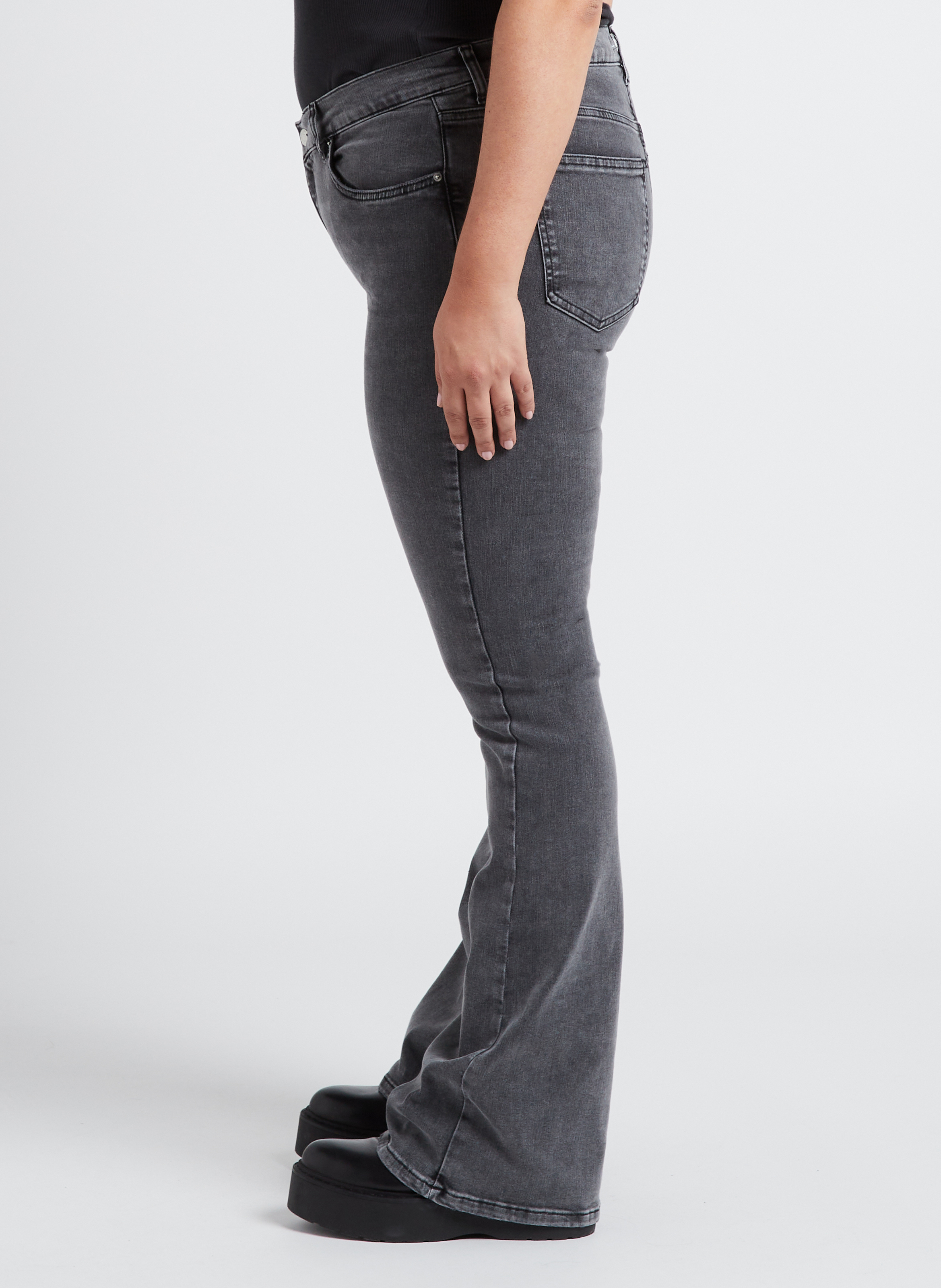 Jean boot-cut en coton mélangé GINA TRICOT Gris