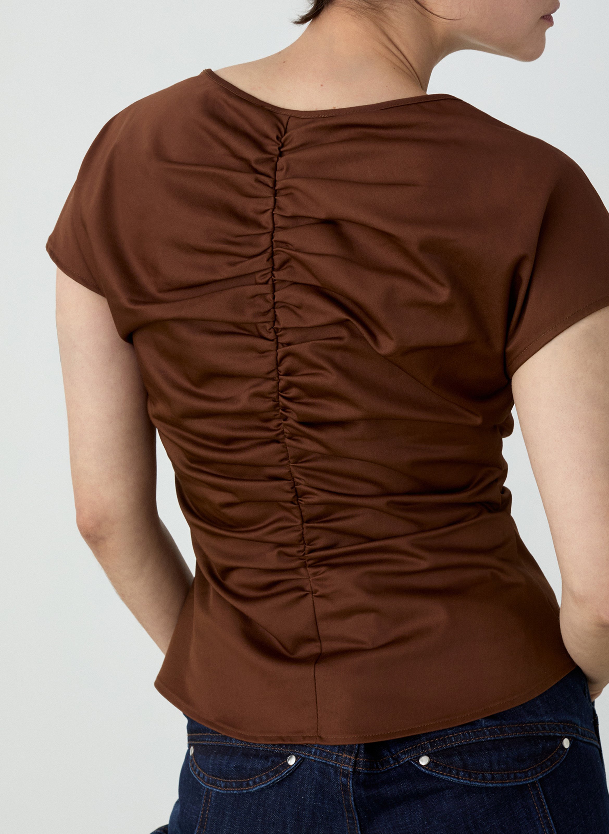 Top con frunces cuello redondo LAAGAM Marron