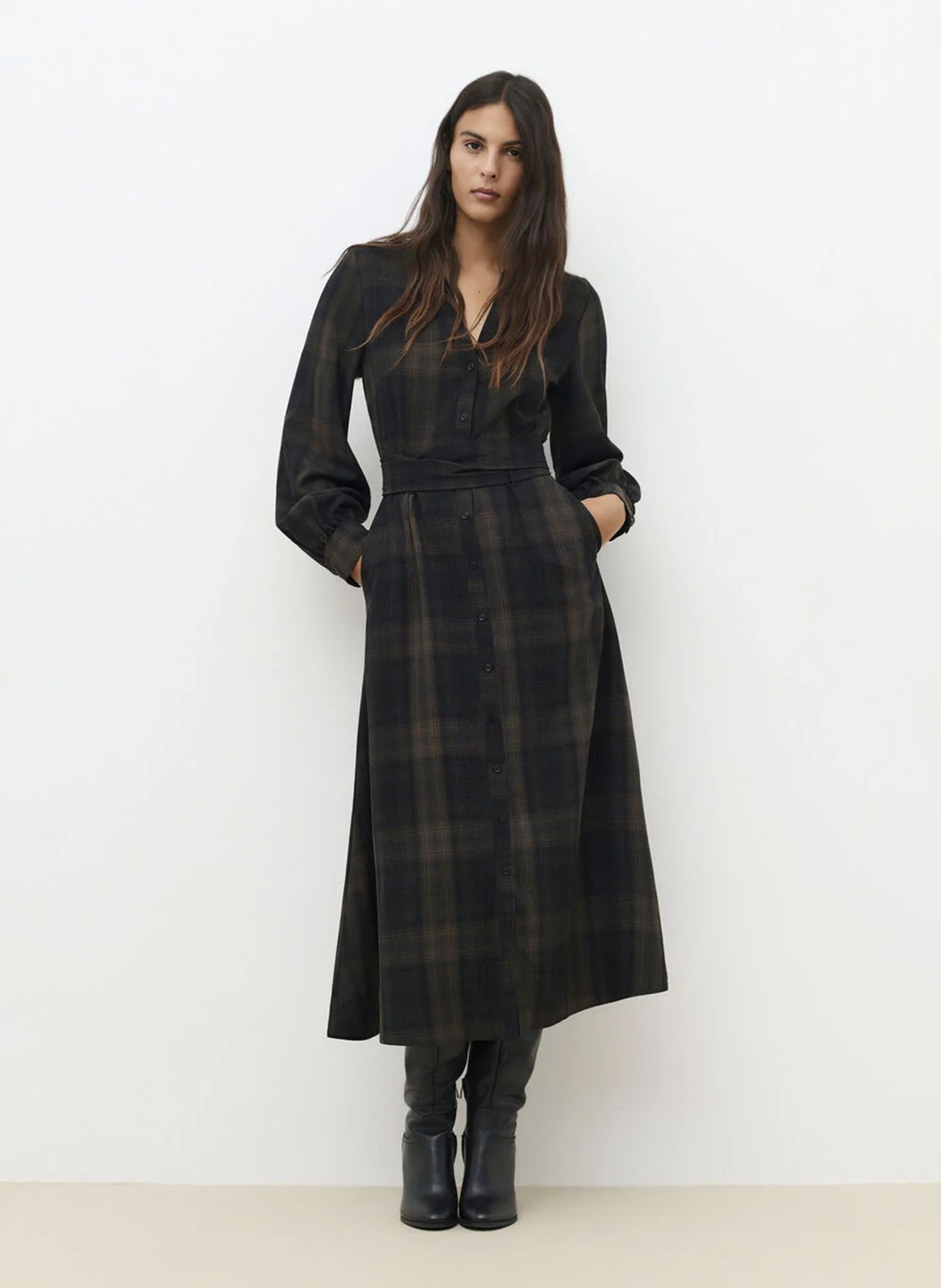 Langes kariertes Kleid mit Knopfleiste CAROLL Braun