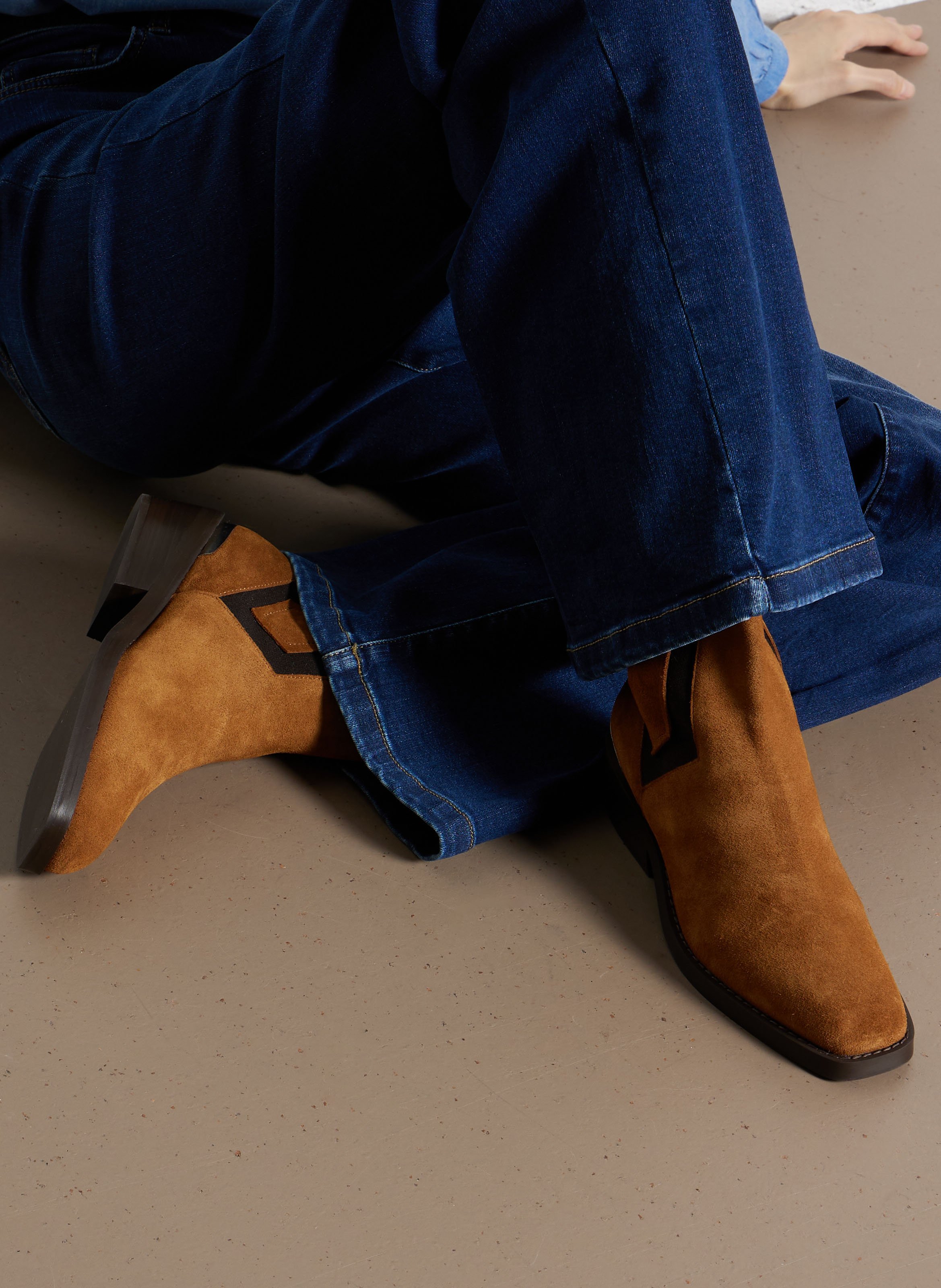 Bottines en cuir velours SOCQUE PARIS Beige