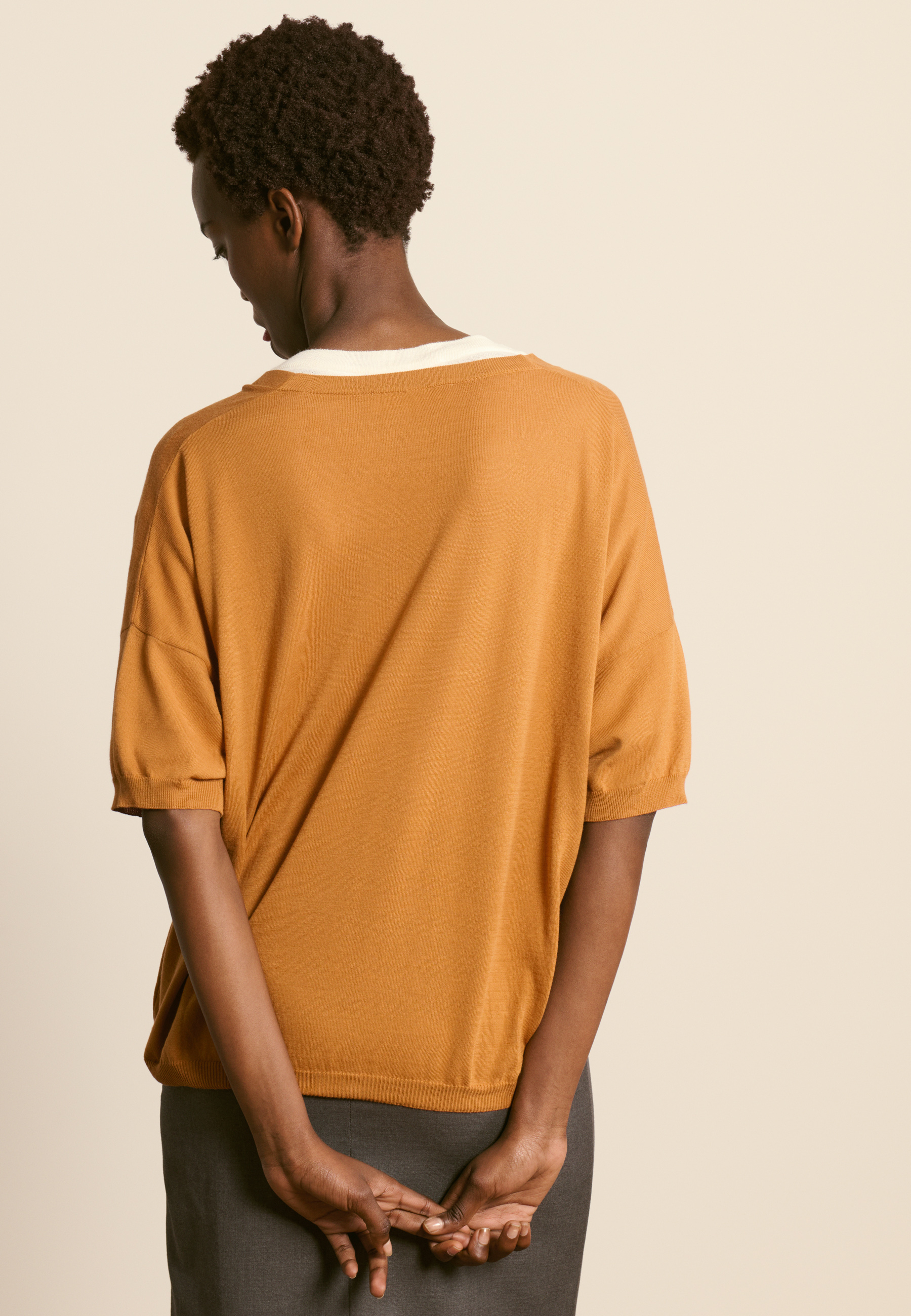 T-shirt col v en coton biologique MAISON MONTAGUT Marron