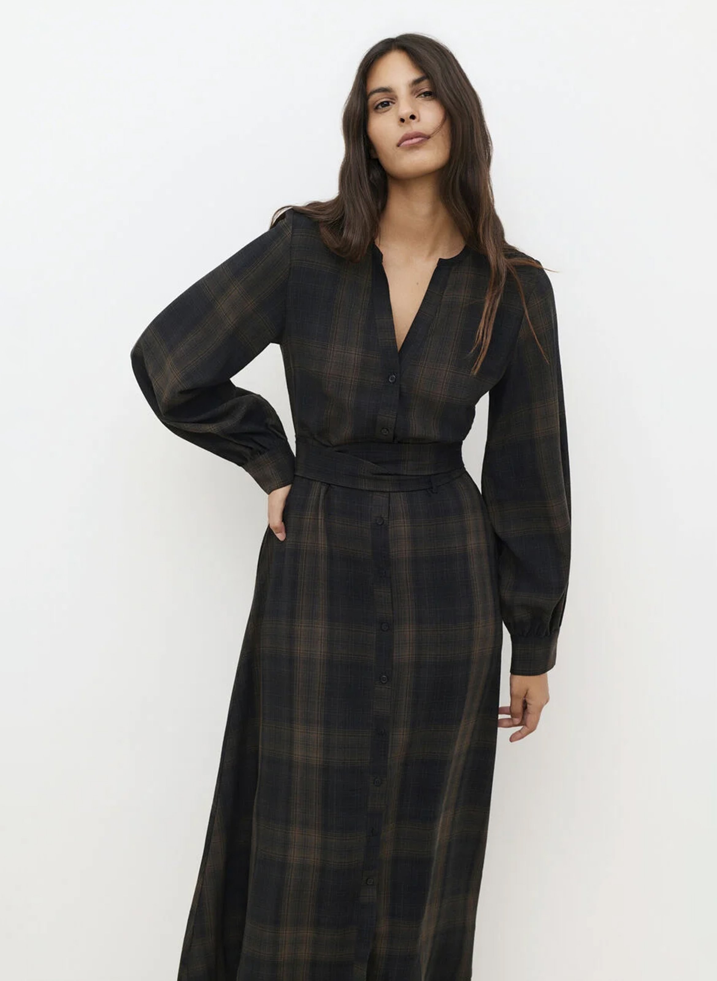 Langes kariertes Kleid mit Knopfleiste CAROLL Braun