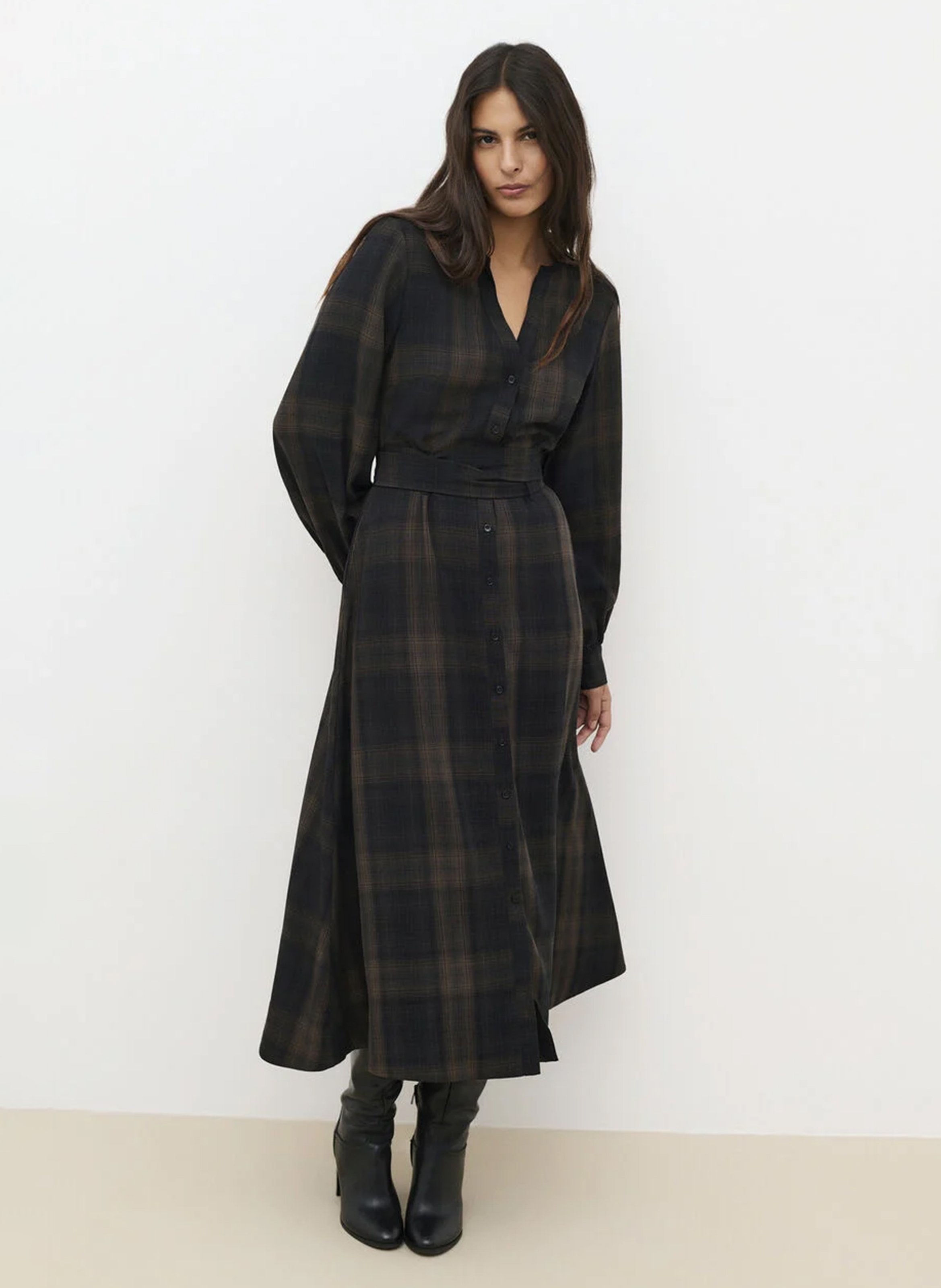 Langes kariertes Kleid mit Knopfleiste CAROLL Braun
