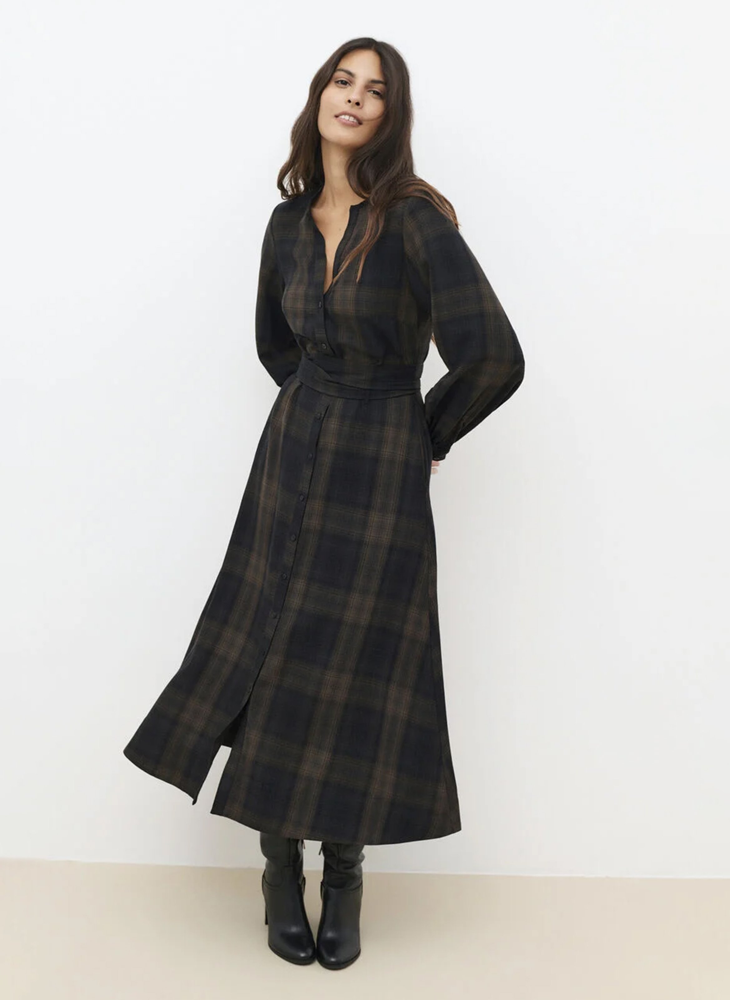 Langes kariertes Kleid mit Knopfleiste CAROLL Braun