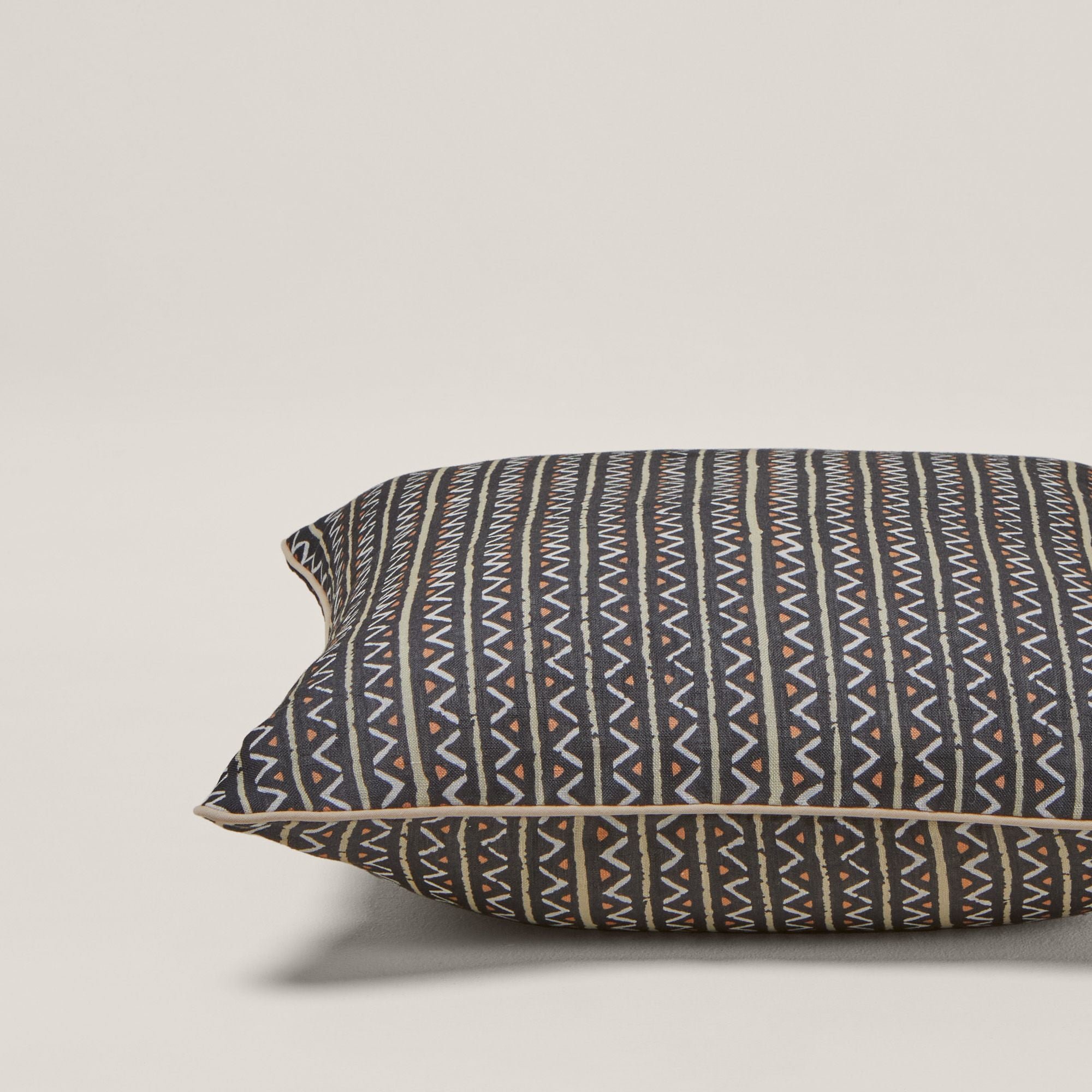 Cushion cover MADURA Black