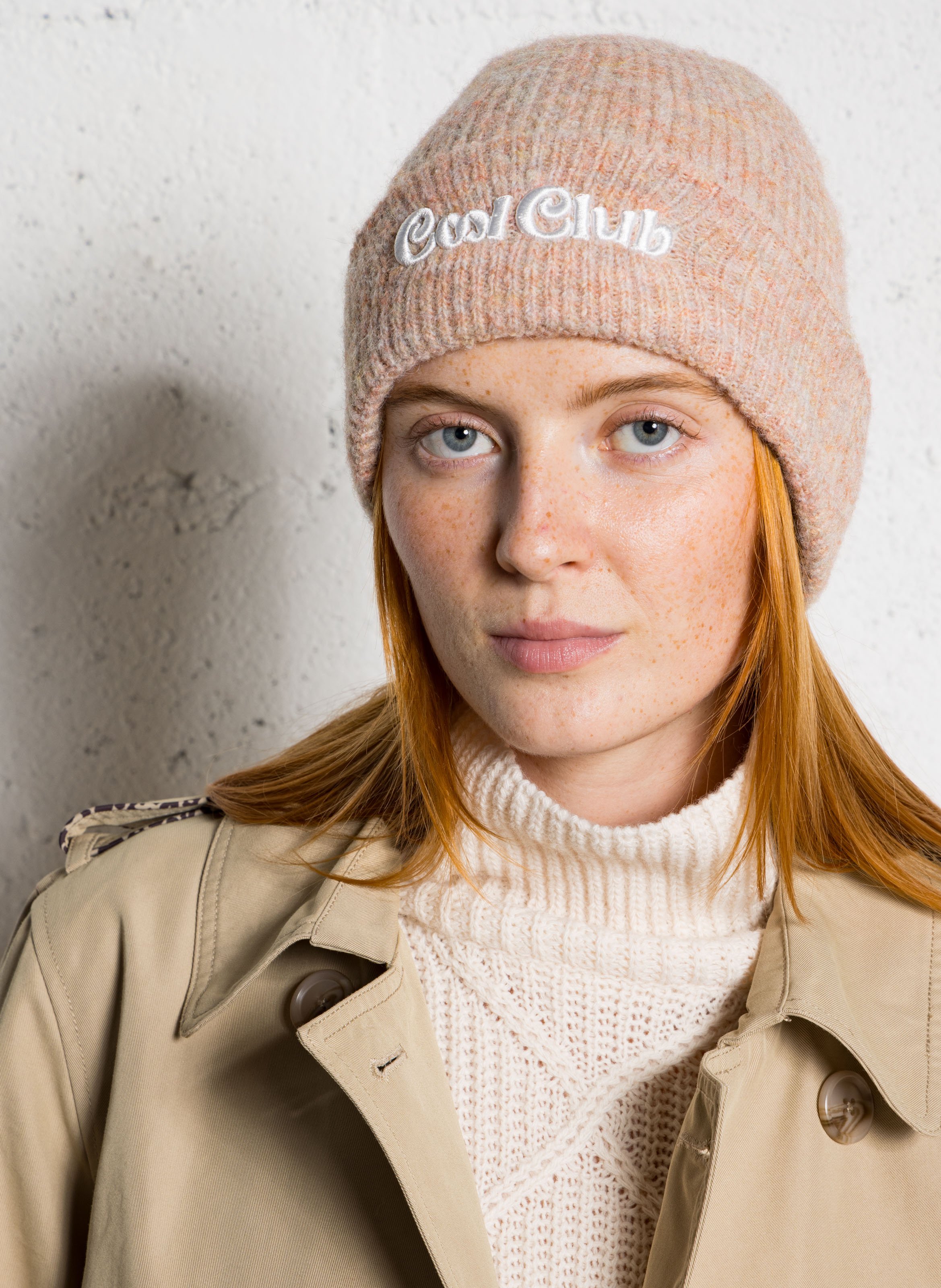 Knit beanie with embroidered details. I CODE Pink