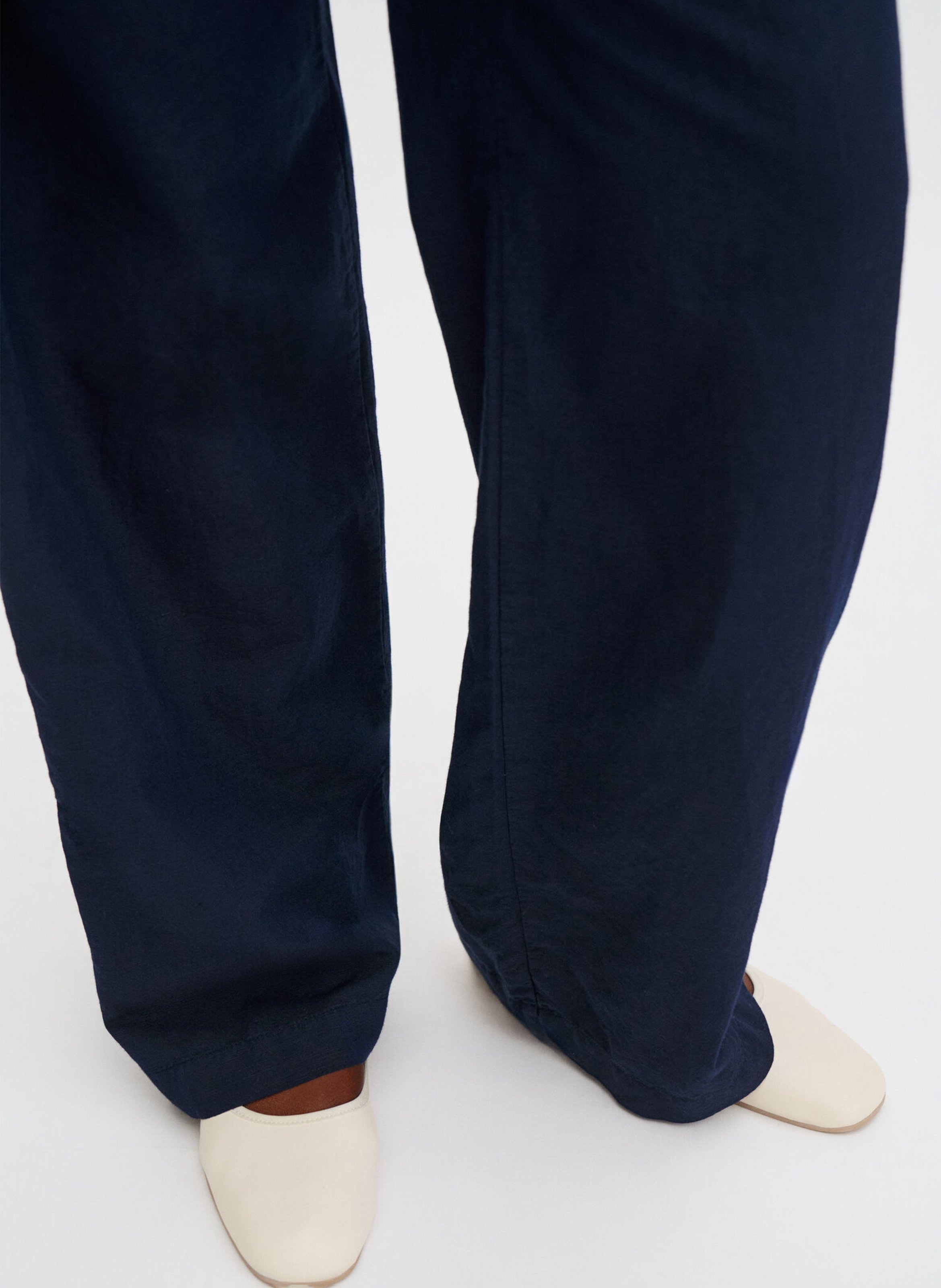 Pantalón recto liso de lino mezclado. FILIPPA K Azul