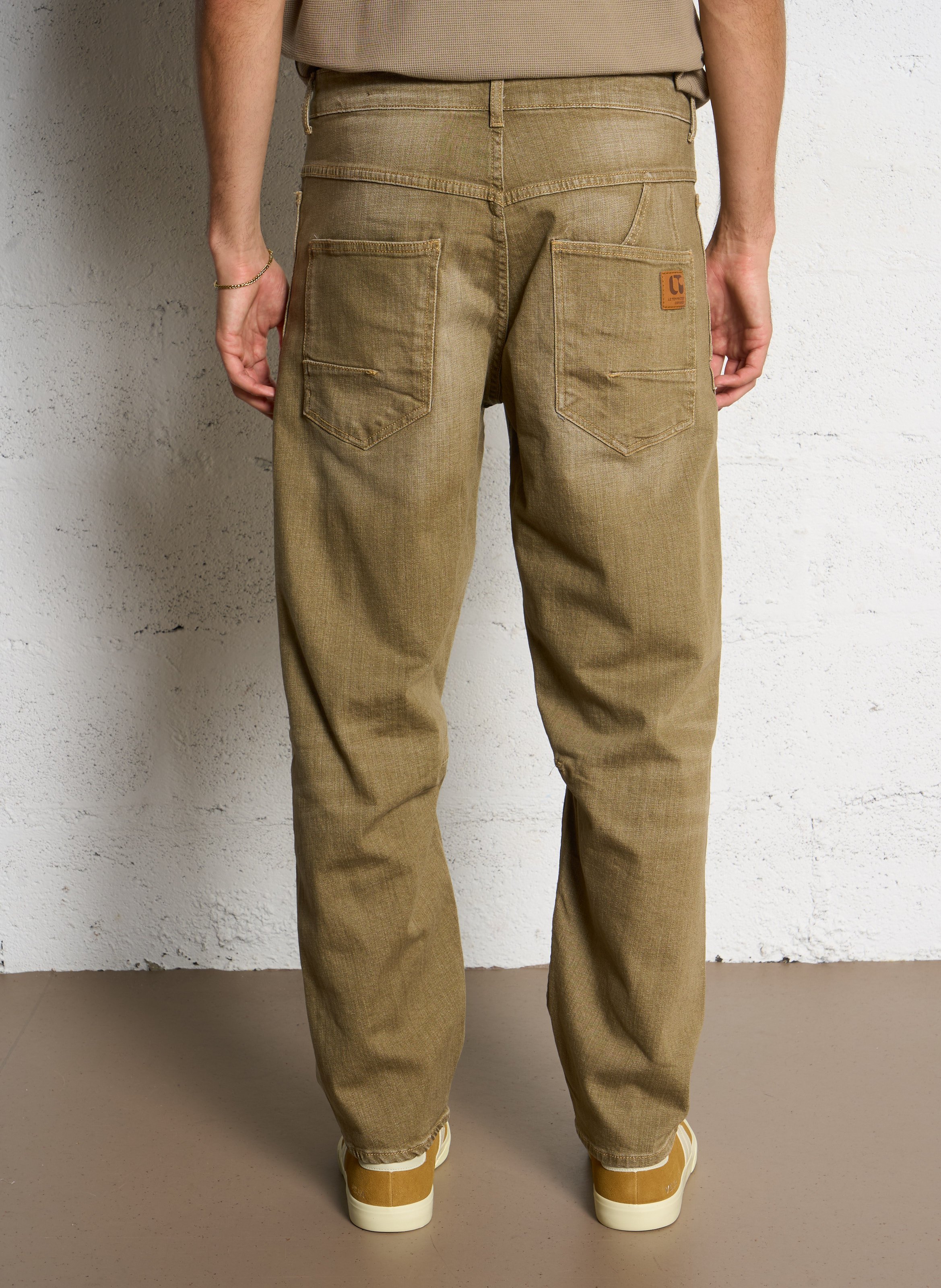 - Straight-leg jeans
- 5 pockets
- Straight cut
- Faded effect LE TEMPS DES CERISES Beige