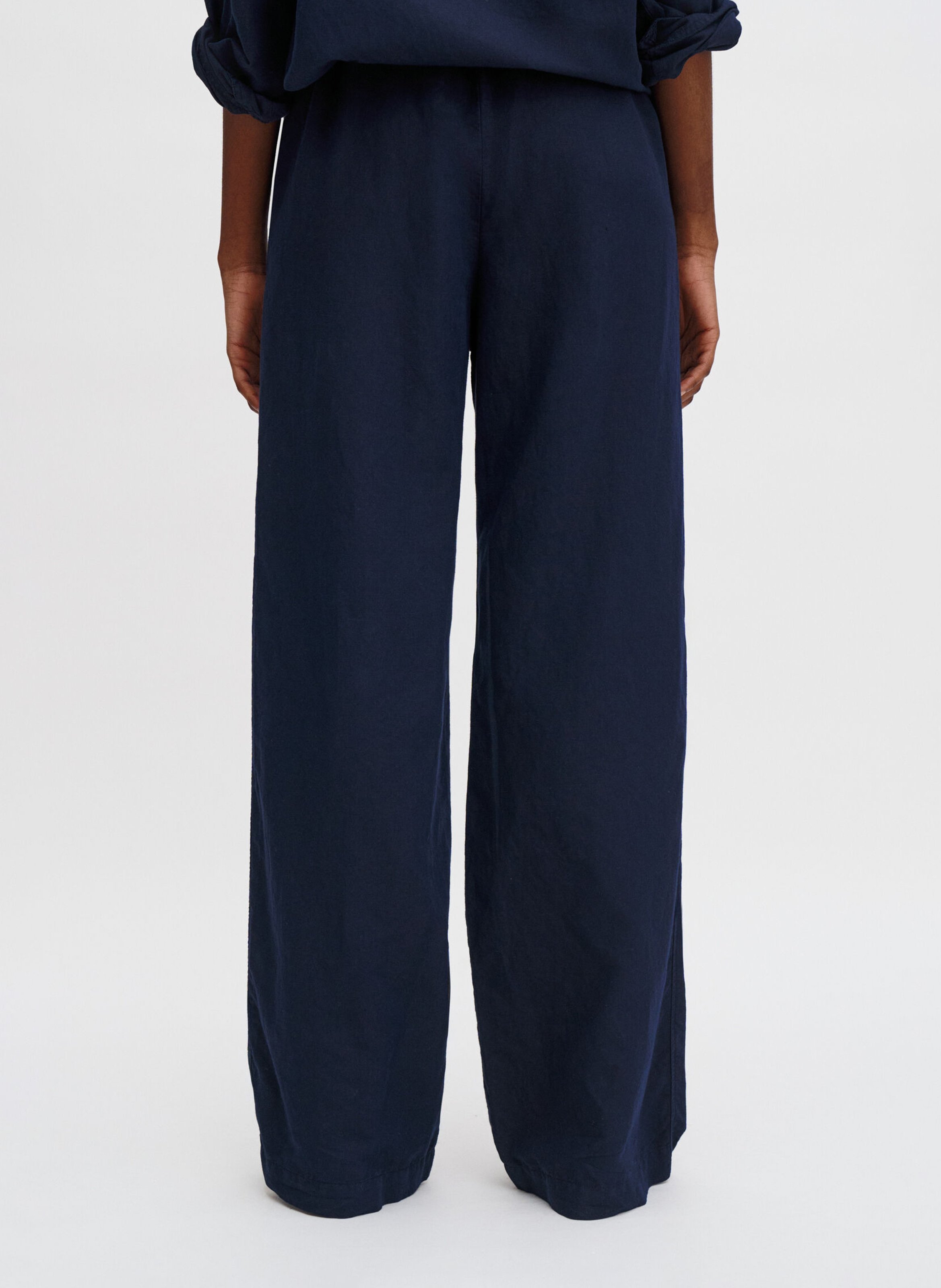 Pantalón recto liso de lino mezclado. FILIPPA K Azul