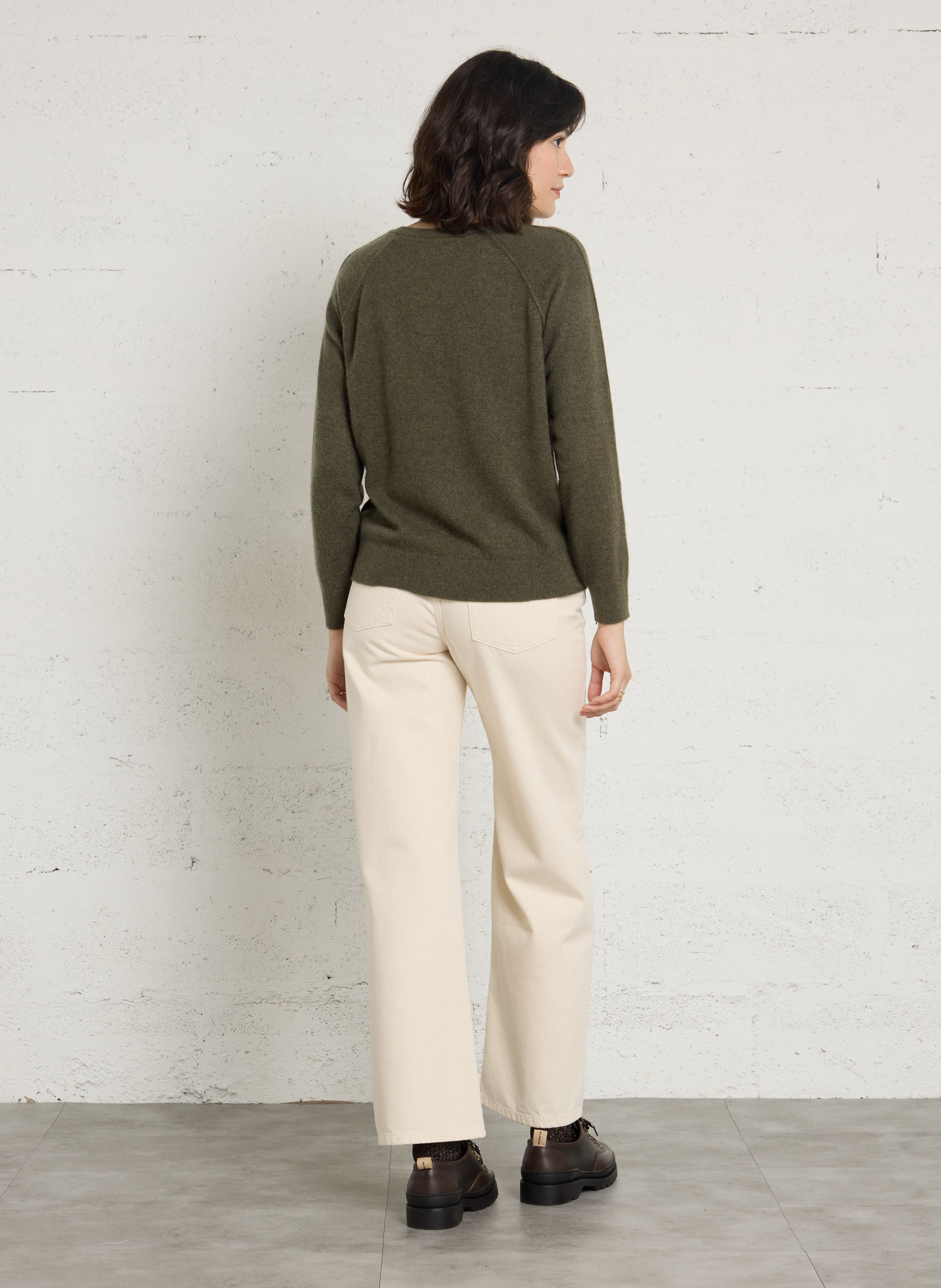 Gerader Kaschmirpullover mit Rundhalsausschnitt MAISON 123 Khaki