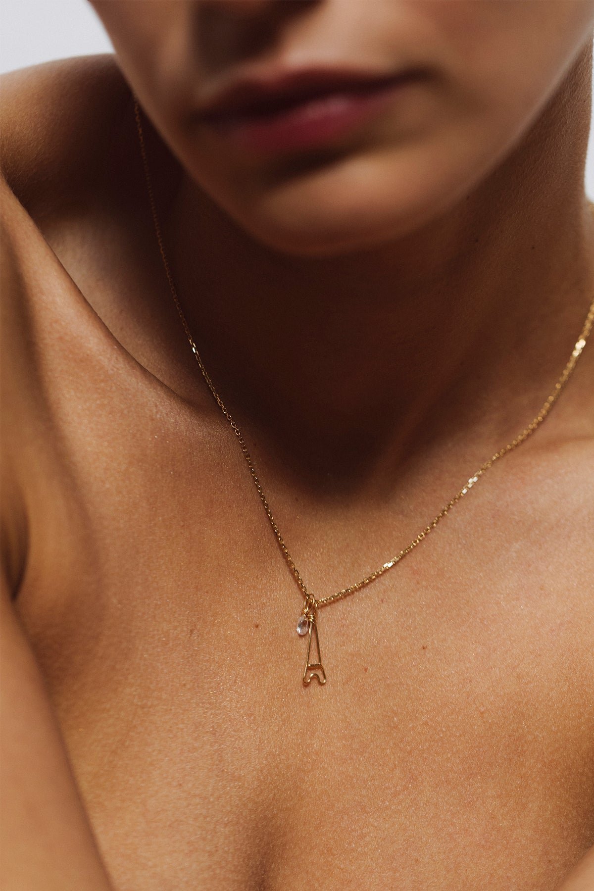 Miaor 750 white diamond pendant YAY White