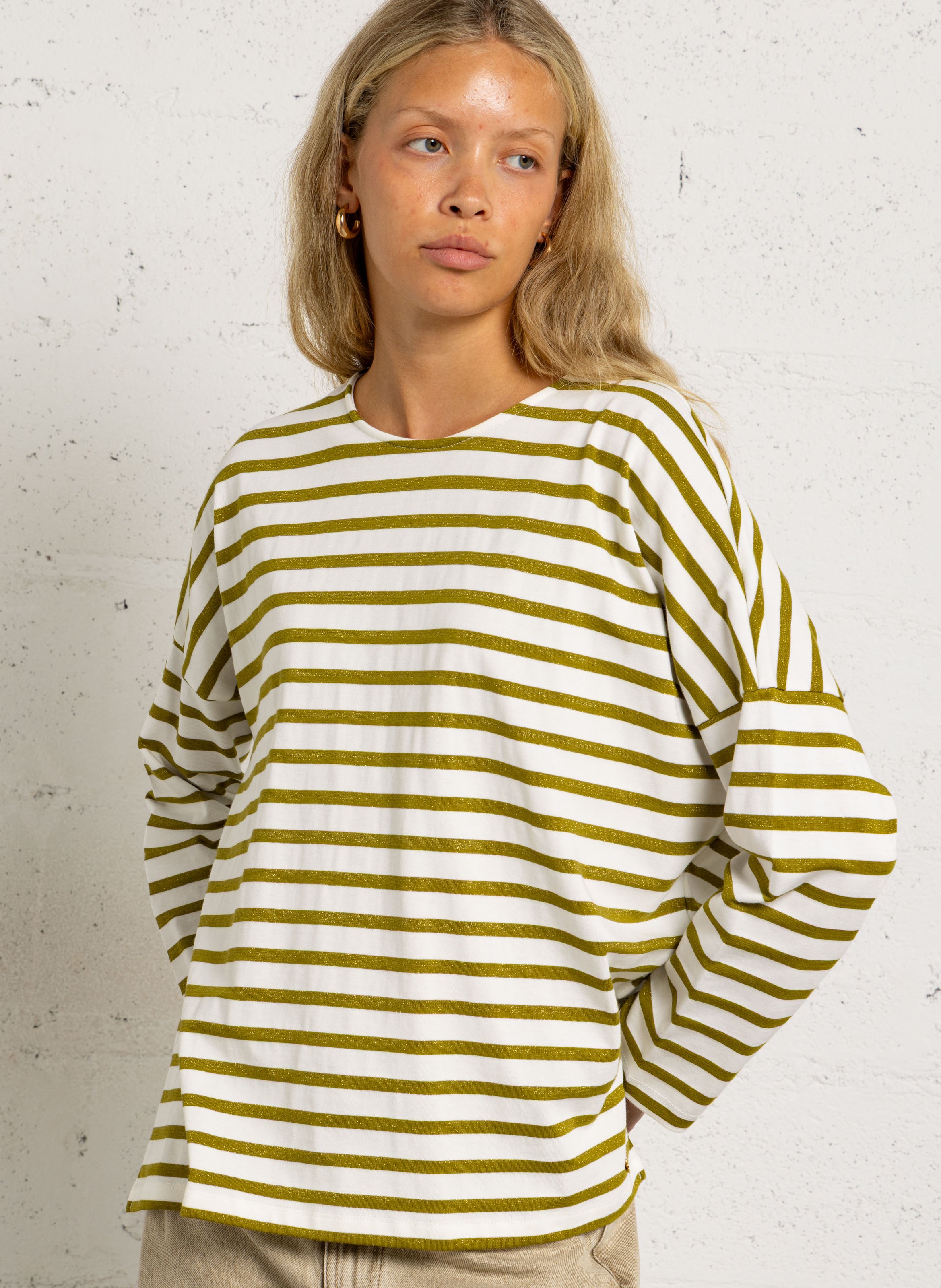 Oversized T-shirt met ronde hals in gestreept katoen. DES PETITS HAUTS