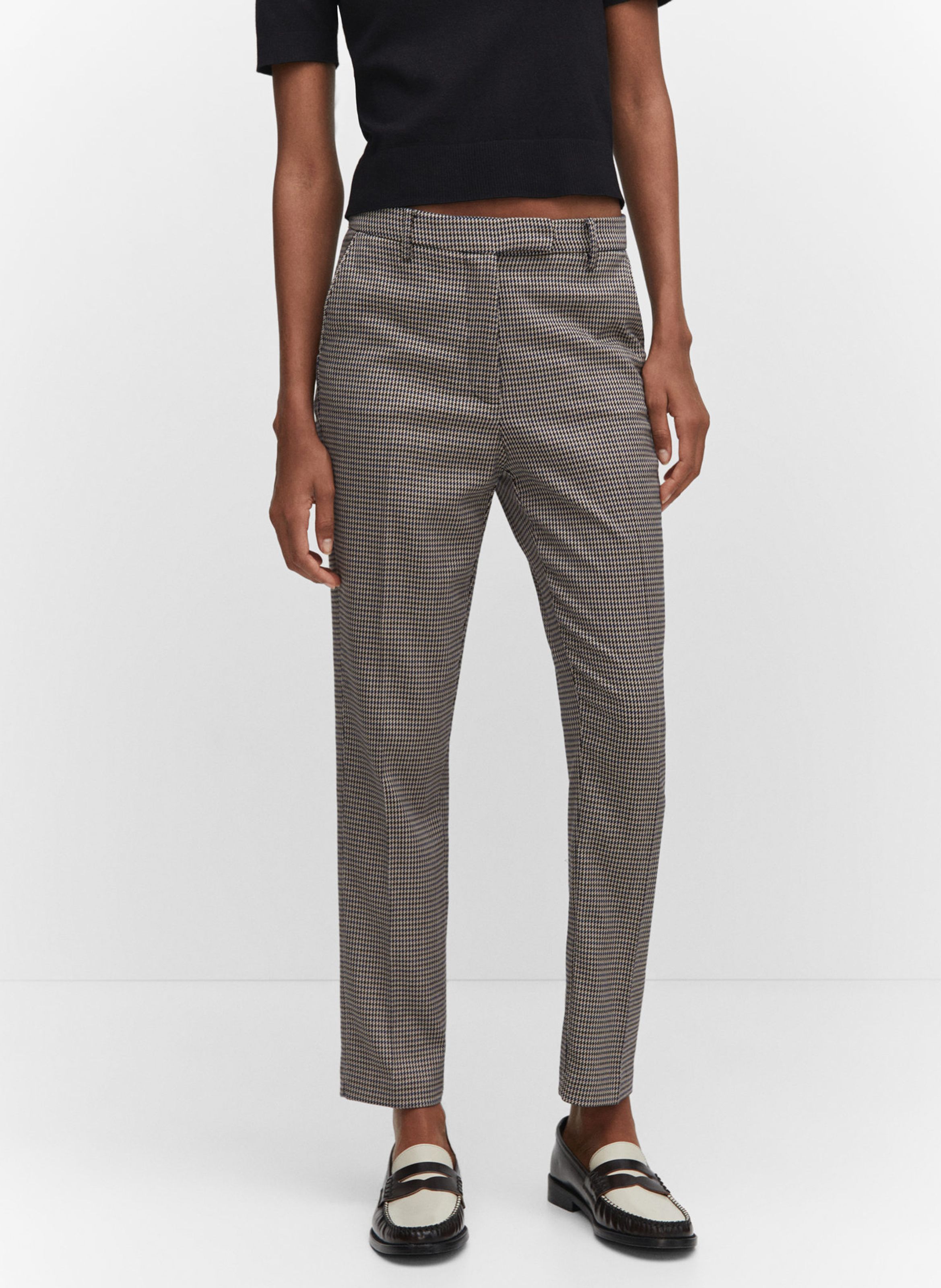 Pantalon gris online mango